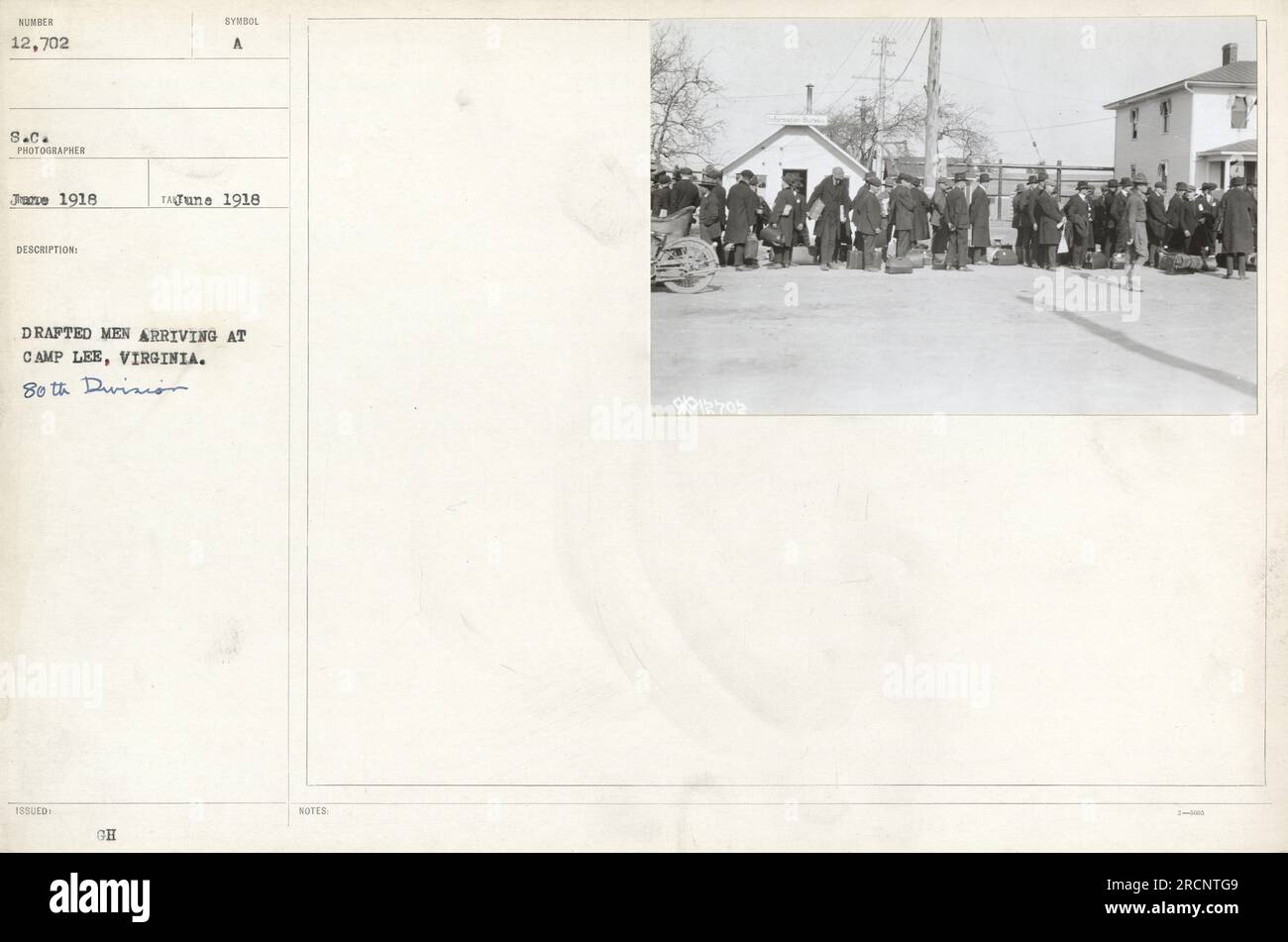 Die eingezogenen Männer kamen im Juni 1918 in Camp Lee, Virginia an. Das ist ein Foto von der 80. Division der Armee im 1. Weltkrieg Es ist Nummer 12.702 in der Serie und wurde von einem S.C.-Fotografen aufgenommen. Es bietet einen Einblick in die militärischen Aktivitäten der damaligen Zeit. Stockfoto
