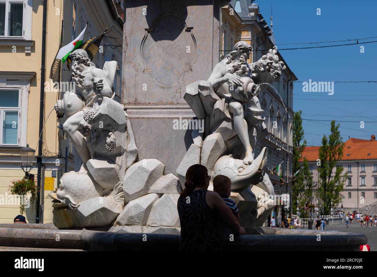 Ljubljana, Slowenien, der Robba-Brunnen (Robbov vodnjak) oder der Brunnen der drei Karniolan-Flüsse (Vodnjak treh kranjskih rek) auf dem Stadtplatz im Stockfoto