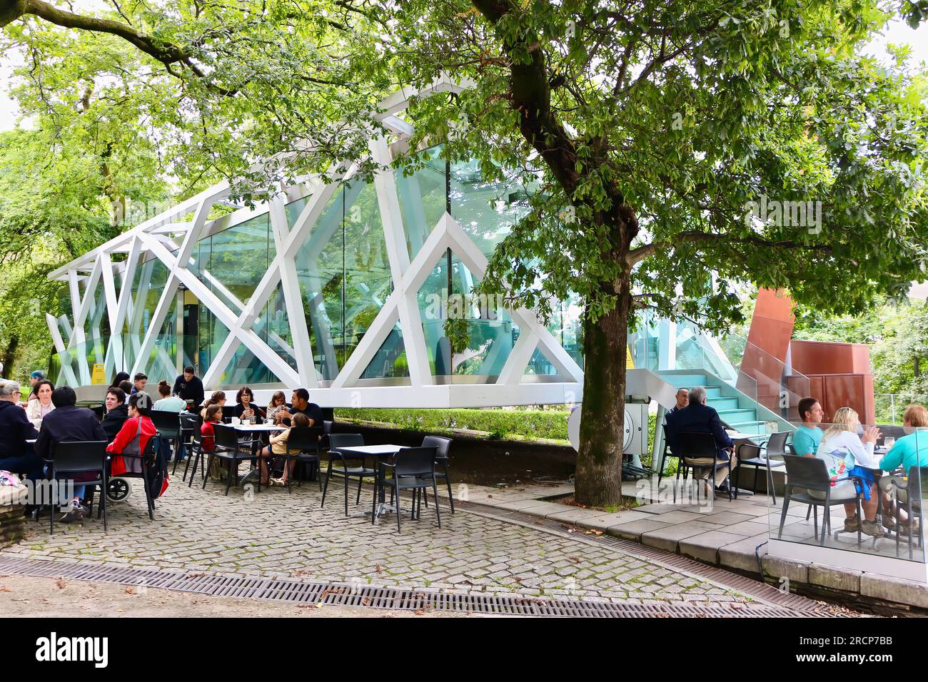 Metall- und Glasbau moderne Architektur Cafeteria Ferradura im Alameda-Park Santiago de Compostela Galicia Spanien Stockfoto