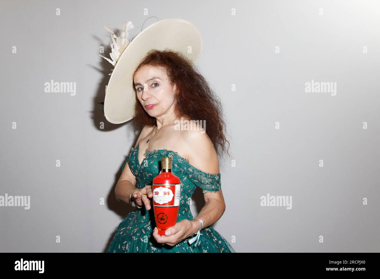 Paris, Frankreich. 15. Juli 2023. Ariana Kah nimmt am 15. Juli 2023 im Caroussel du Louvre in Paris an der zweiten Ausgabe der Kunstspiele Teil. Kredit: Bernard Menigault/Alamy Live News Stockfoto