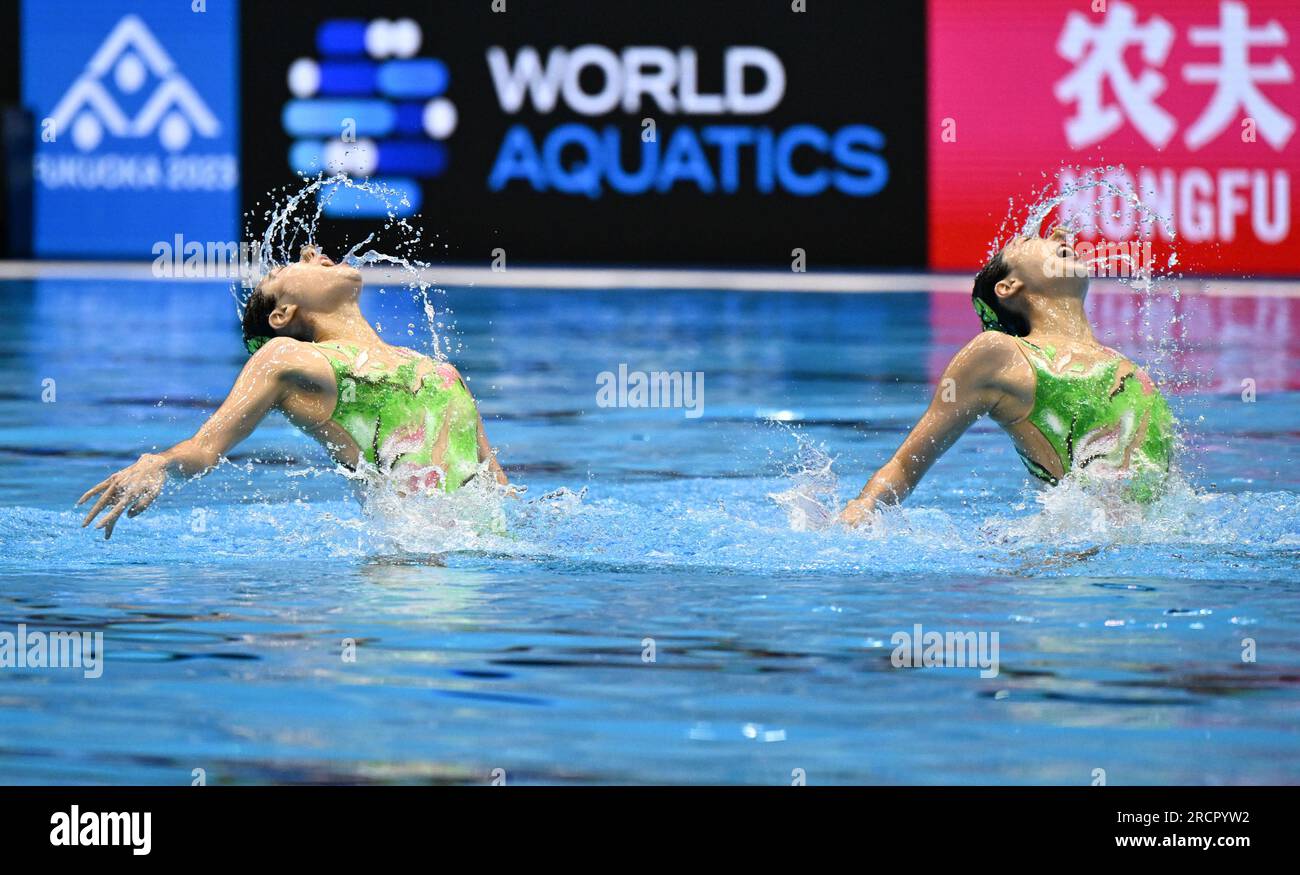 Fukuoka, Japan. 16. Juli 2023. Wang Liuyi/Wang Qianyi aus China treten am 16. Juli 2023 bei der World Aquatics Championships in Fukuoka, Japan, während des technischen Frauenduett-Finales des künstlerischen Schwimmens an. Kredit: Xia Yifang/Xinhua/Alamy Live News Stockfoto