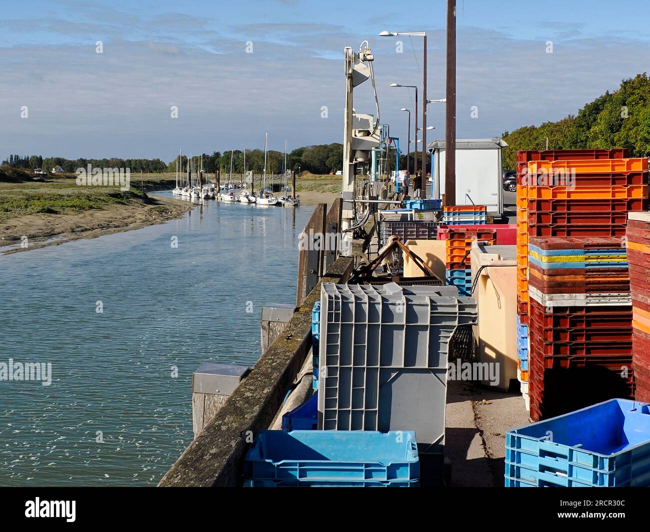 Der Fischereihafen Le Hourdel ist ein Dorf in Cayeux sur Mer, einem Ferienort im Departement Somme in Hauts-de-France im Norden Frankreichs. Stockfoto