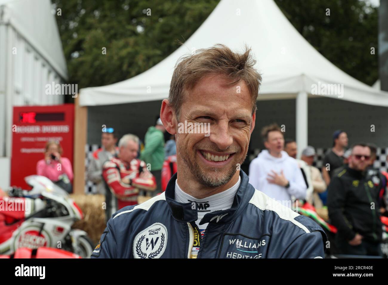 Goodwood, West Sussex, Vereinigtes Königreich, 16. Juli 2023. Jenson Button, ehemaliger Formel-1-Weltmeister beim Goodwood Festival of Speed – „Goodwood 75 – Celebrate 75 years of the Goodwood Estate and 30 years of the Festival of Speed“, in Goodwood, West Sussex, Vereinigtes Königreich. © Malcolm Greig/Alamy Live News Stockfoto