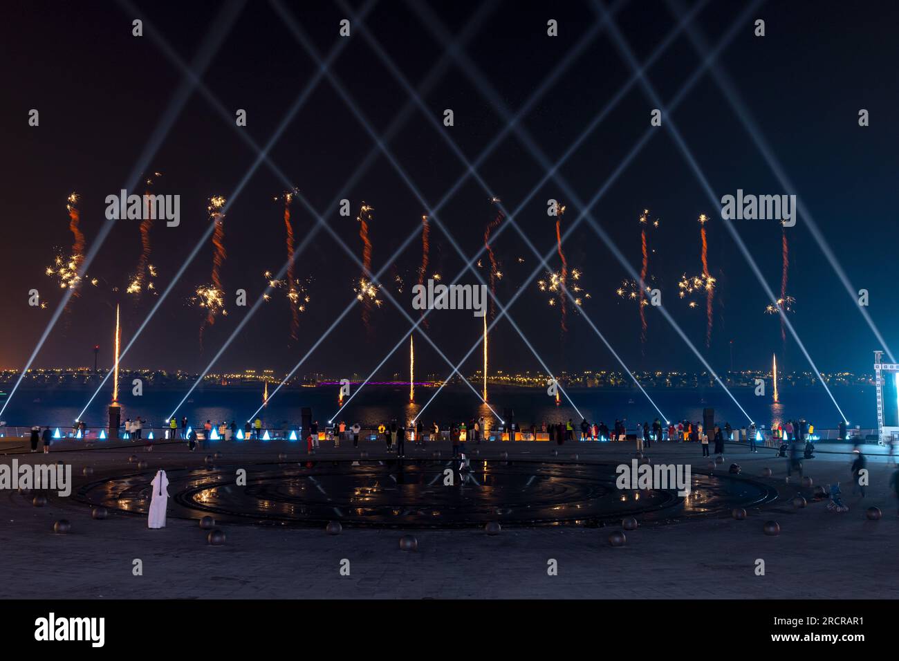 Fiktiver Tag von Katar und FIFA-Weltmeisterschaftsfinale Feuerwerk auf dem Lusail Boulevard Stockfoto