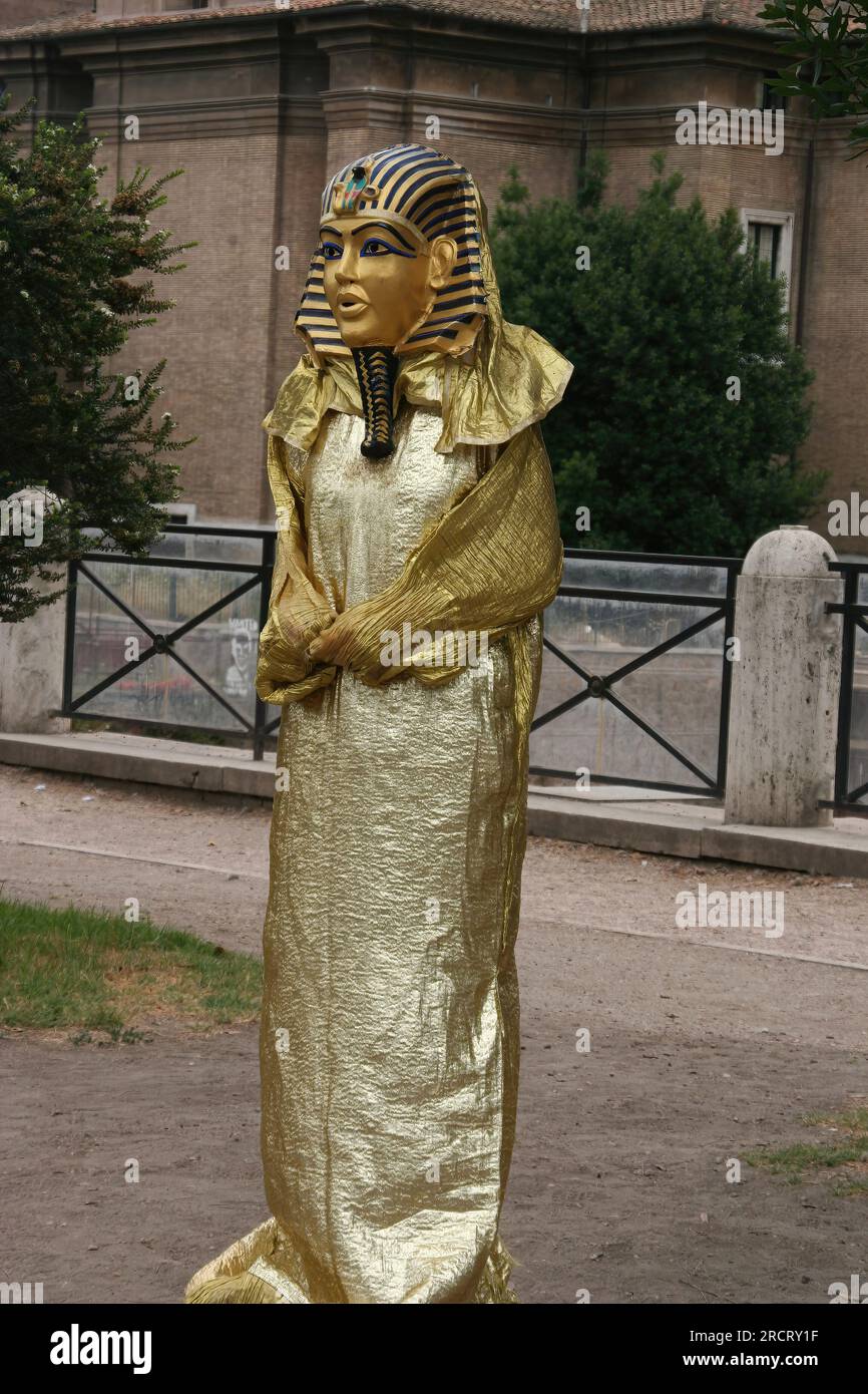7-1-2007: Rom, Italien: Mann verkleidet als ägyptische Statue Stockfoto