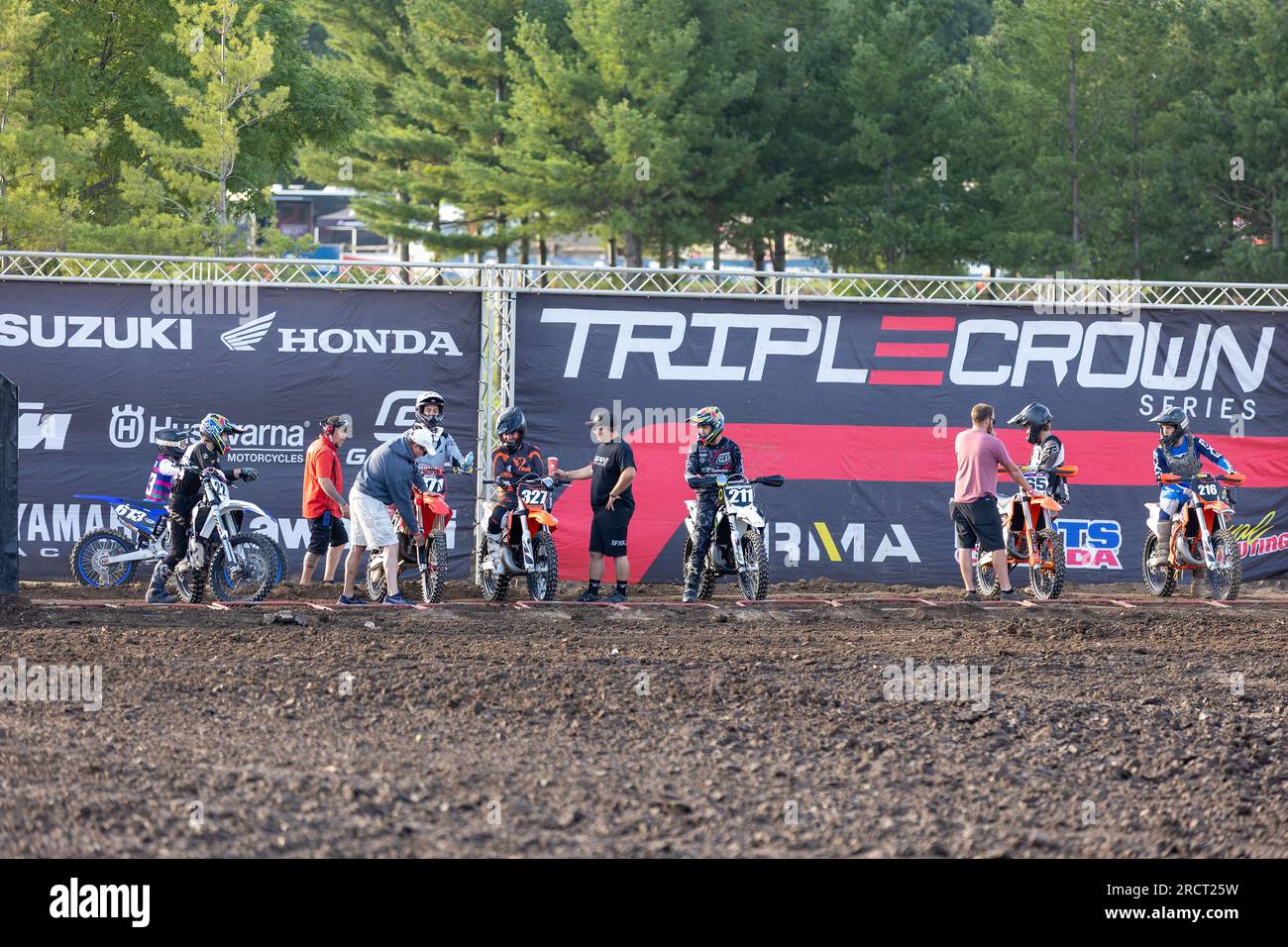 Profi- und Amateur-Motocross-Fahrer beim Triple Crown Series-Rennen in Ontario, Kanada Stockfoto