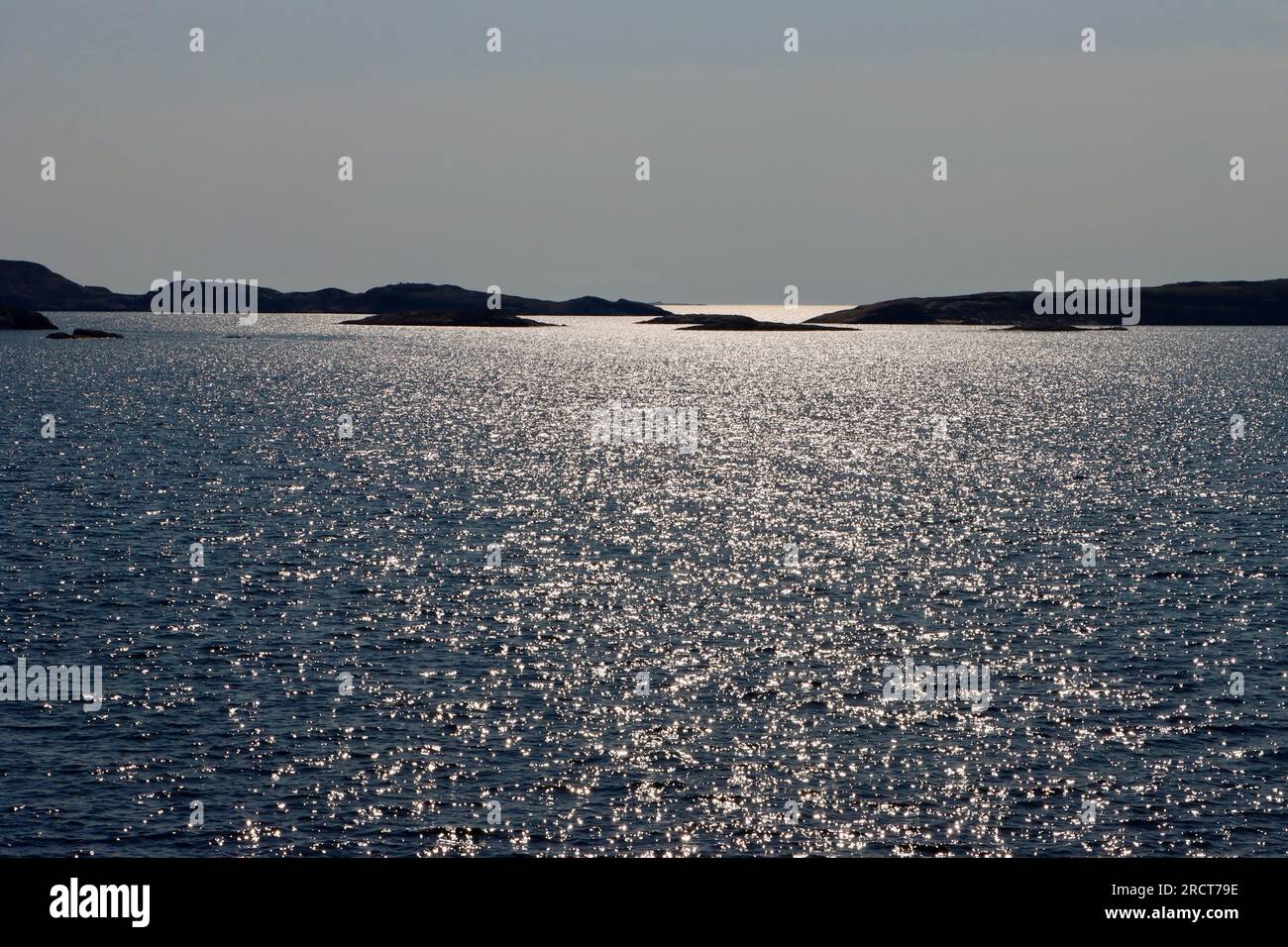 Entfernte Inseln im Skagerrak-Meer in der Inselgruppe Fjällbacka an der Westküste Schwedens. Stockfoto