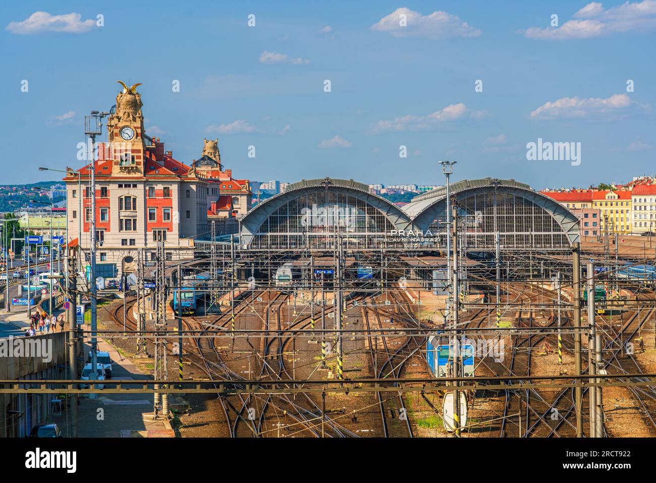 Prag, Tschechische Republik. 9. Juli 2023. Blick auf den Prager Hauptbahnhof Stockfoto