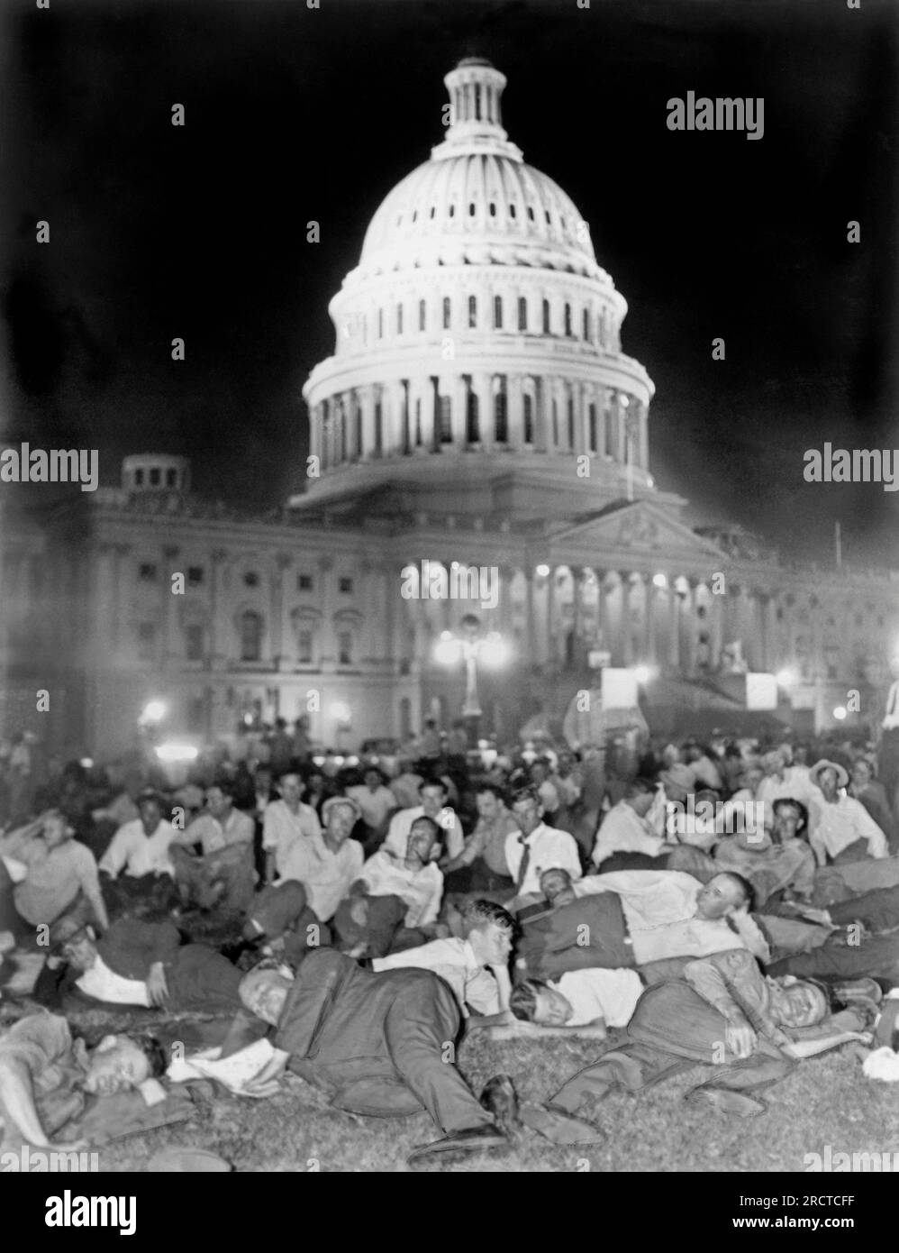 Washington, D.C.: 1932. Kriegsveteranen aus Kalifornien, die Mitglieder der Bonus Army sind, schlafen auf dem Capitol-Gelände. Stockfoto