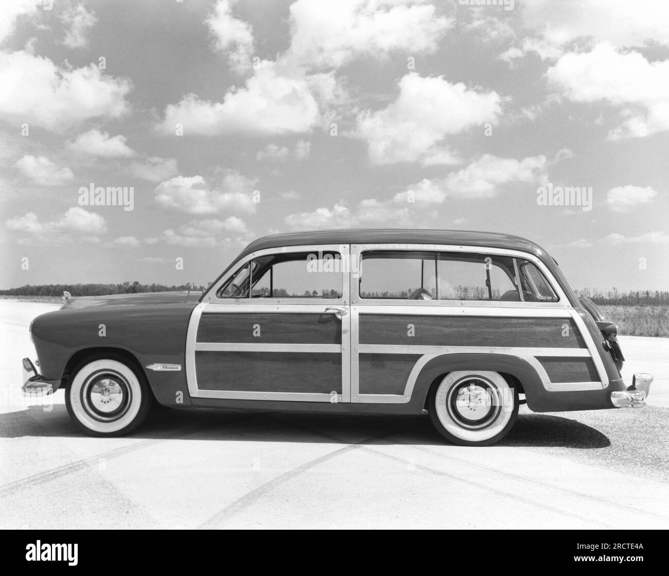 Detroit, Michigan: 1951 A 1951 Ford Woody Kombi. Stockfoto