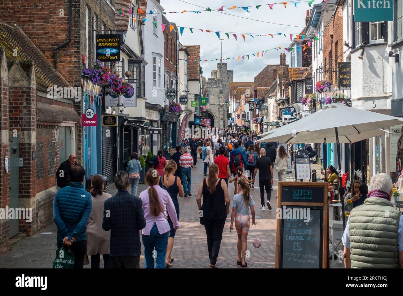 Geschäftig,St. Peters Street,Canterbury,Sommer,Besucher,Canterbury,Kent,England Stockfoto