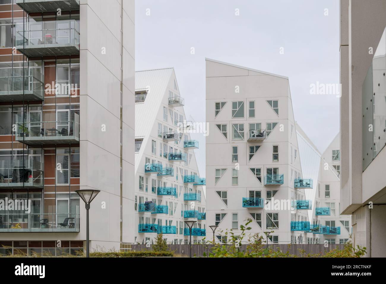AARHUS, DENAMRK - 06. OKTOBER 2022: Iceberg, Condominium Complex am MARIANE THOMSENS GADE Hafen, Aarhus Ost. Stockfoto