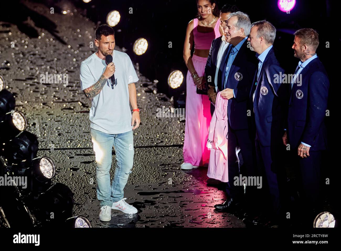 Fort Lauderdale, Florida, USA. 16. Juli 2023 Inter Miami CF gab heute die Aufnahme des siebenmaligen Ballon d’Or-Gewinners und Weltmeisterschafts Lionel Messi bekannt. Der argentinische Superstar, der einen Designated Player-Slot belegt, wird in den nächsten Tagen in das Team aufgenommen. Sein Vertrag läuft über die Major League Soccer (MLS) Saison 2025. Kredit: Yaroslav Sabitov/YES Market Media/Alamy Live News. Stockfoto