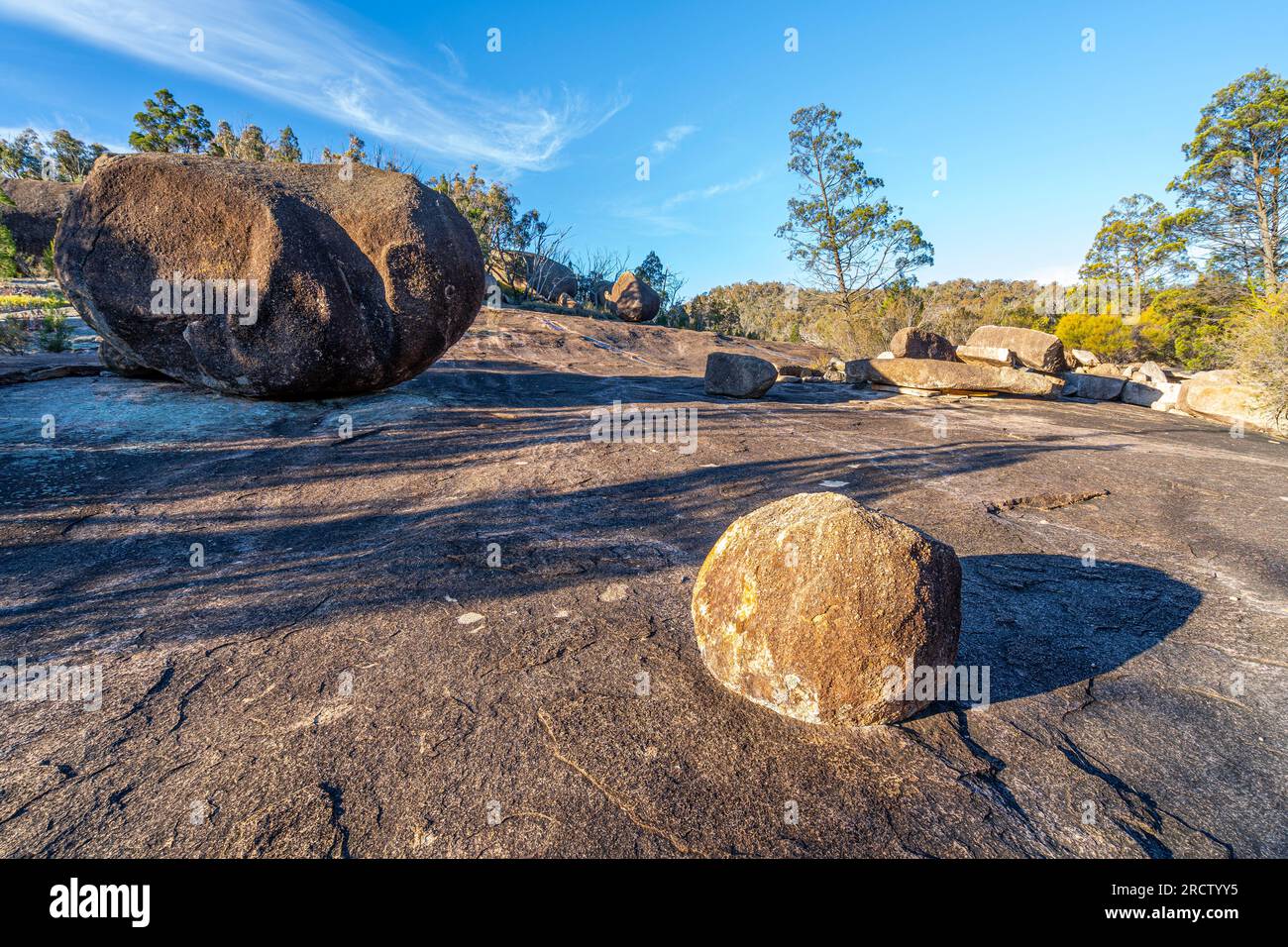 Felsen auf Granithängen über dem bald Rock Creek, The Junction, Girraween National Park, Queensland, Australien Stockfoto