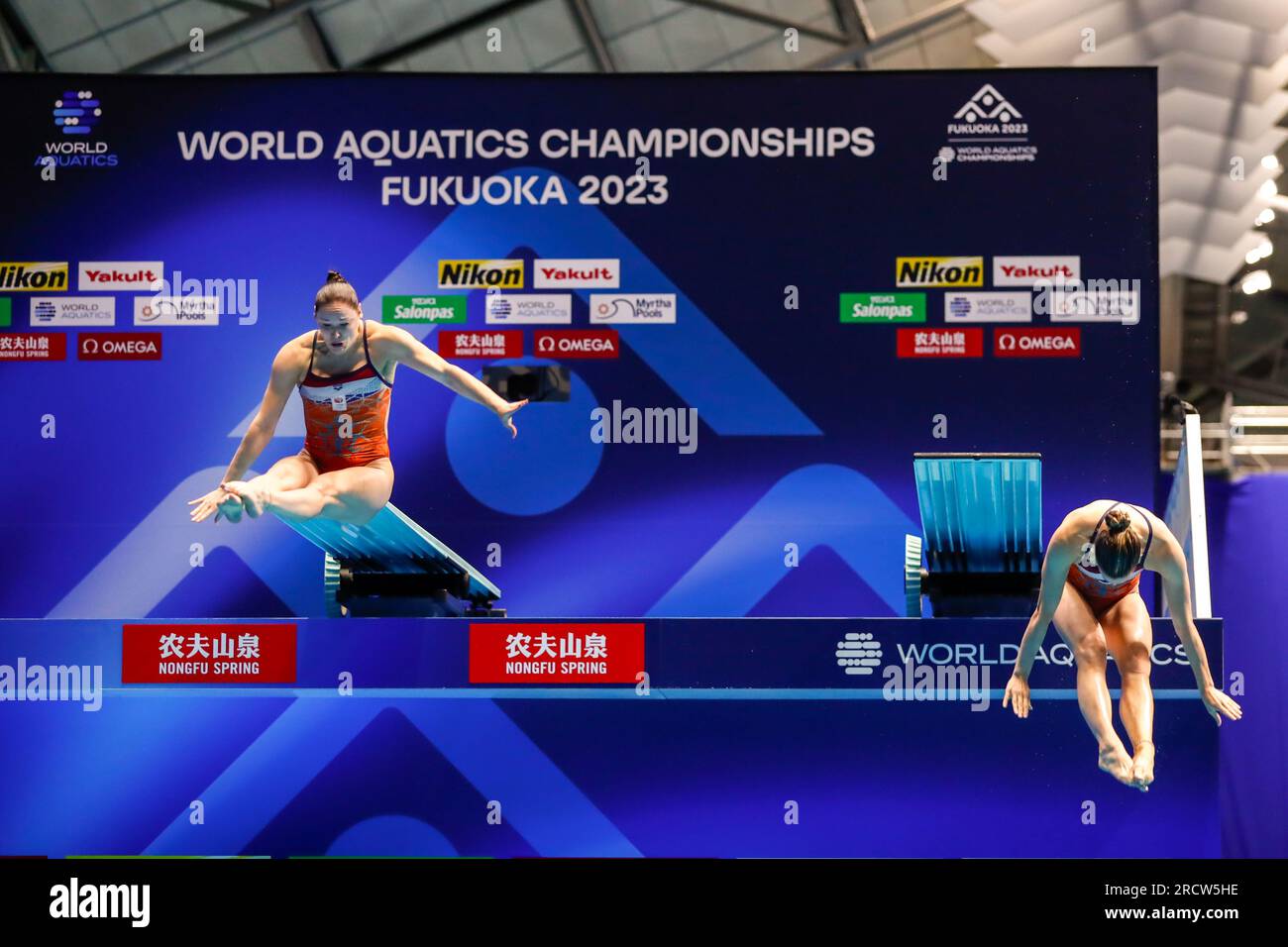 Fukuoka, Japan. 17. Juli 2023. FUKUOKA, JAPAN - JULI 17: Inge Jansen aus den Niederlanden und Celine van Duijn aus den Niederlanden treten am 4. Tag der Fukuoka-Wasserweltmeisterschaft 2023 im Präfekturpool von Fukuoka am 17. Juli 2023 in Fukuoka, Japan, an den Frauen 3m. (Foto: Nikola Krstic/BSR Agency) Kredit: BSR Agency/Alamy Live News Stockfoto