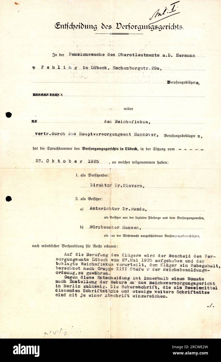 Dokumente, Entscheidung des Pensionsgerichts, Pensionsfall von Oberstleutnant retd. HERMANN FEHLING, ZUSÄTZLICHE-RECHTE-FREIGABE-INFO-NICHT-VERFÜGBAR Stockfoto