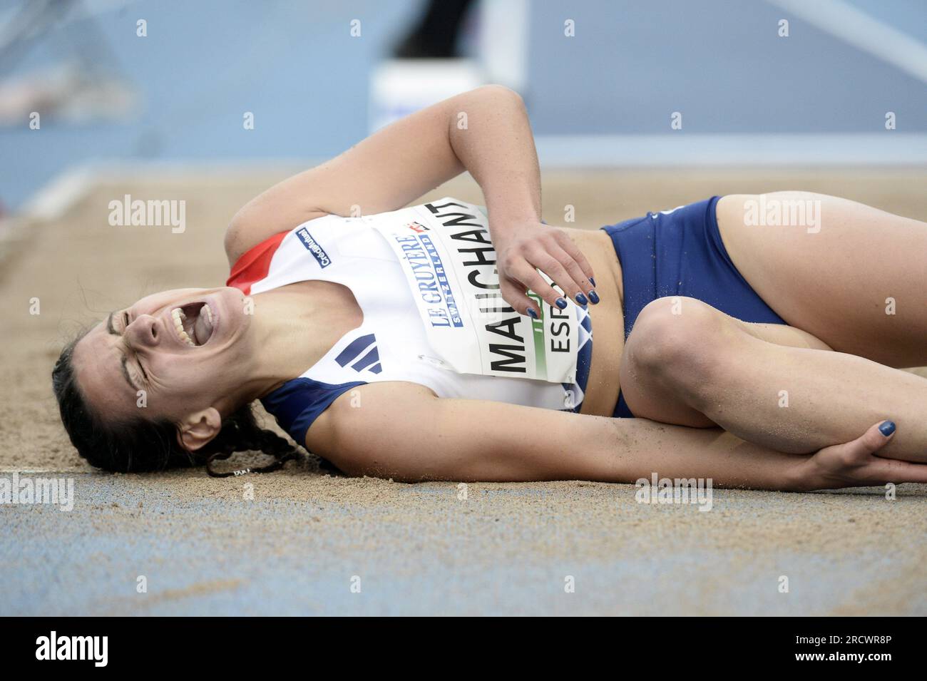 Tiphaine Mauchant aus Frankreich wird beim Weitsprung-Finale bei der Europameisterschaft der Leichtathletik U23 2023 in Espoo, Finnland, am 16. Juli 2023 verletzt. (Foto: MIKKO STIG/LEHTIKUVA/Sipa USA) Stockfoto