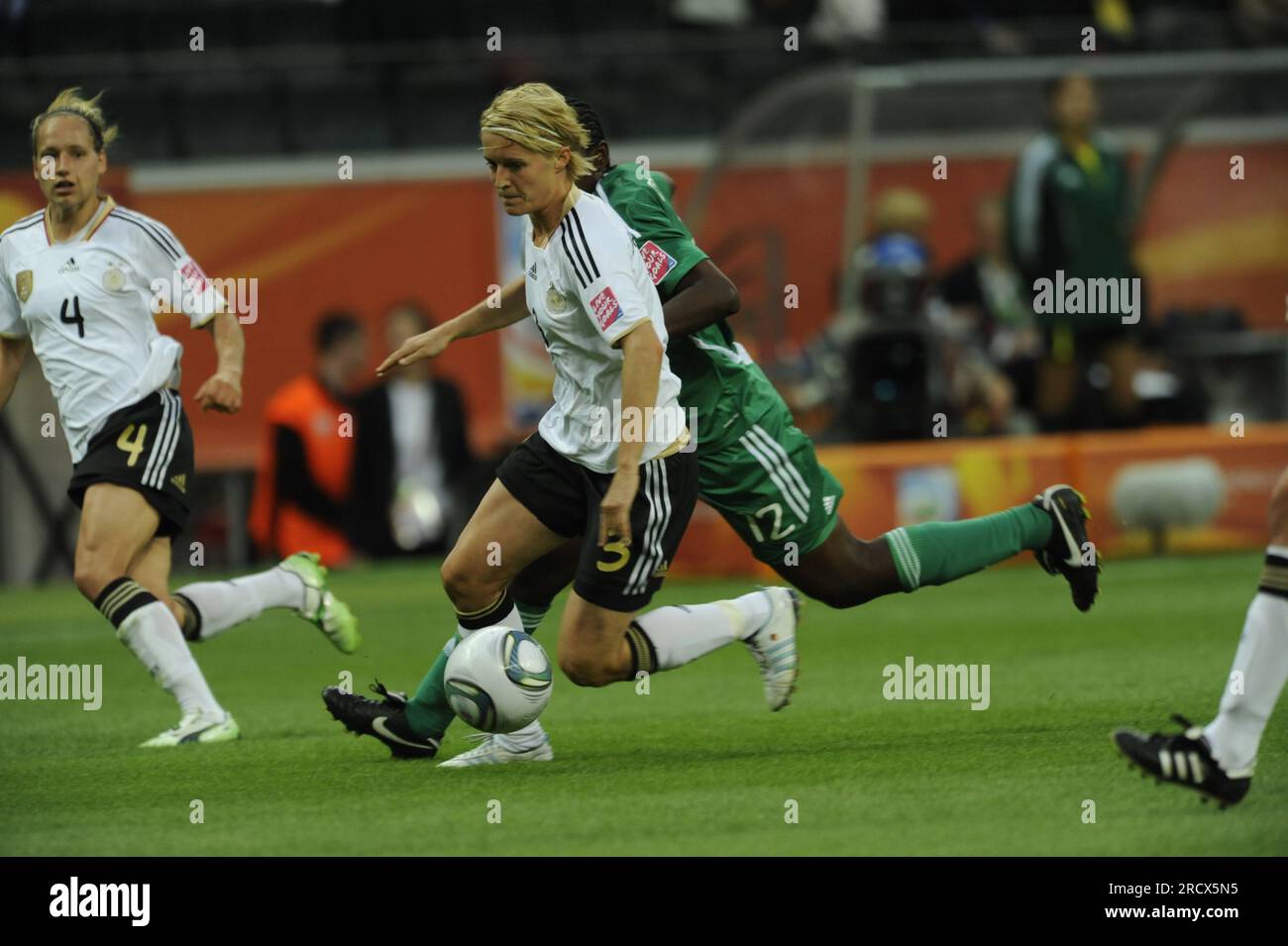 Saskia BARTUSIAK Aktion Deutschland - Nigeria 1:0 30.6.2011 Fußball Frauen Weltmeisterschaft in Deutschland FIFA Women Worldcup 2011 - 26,6.-17.7.2011 Stockfoto