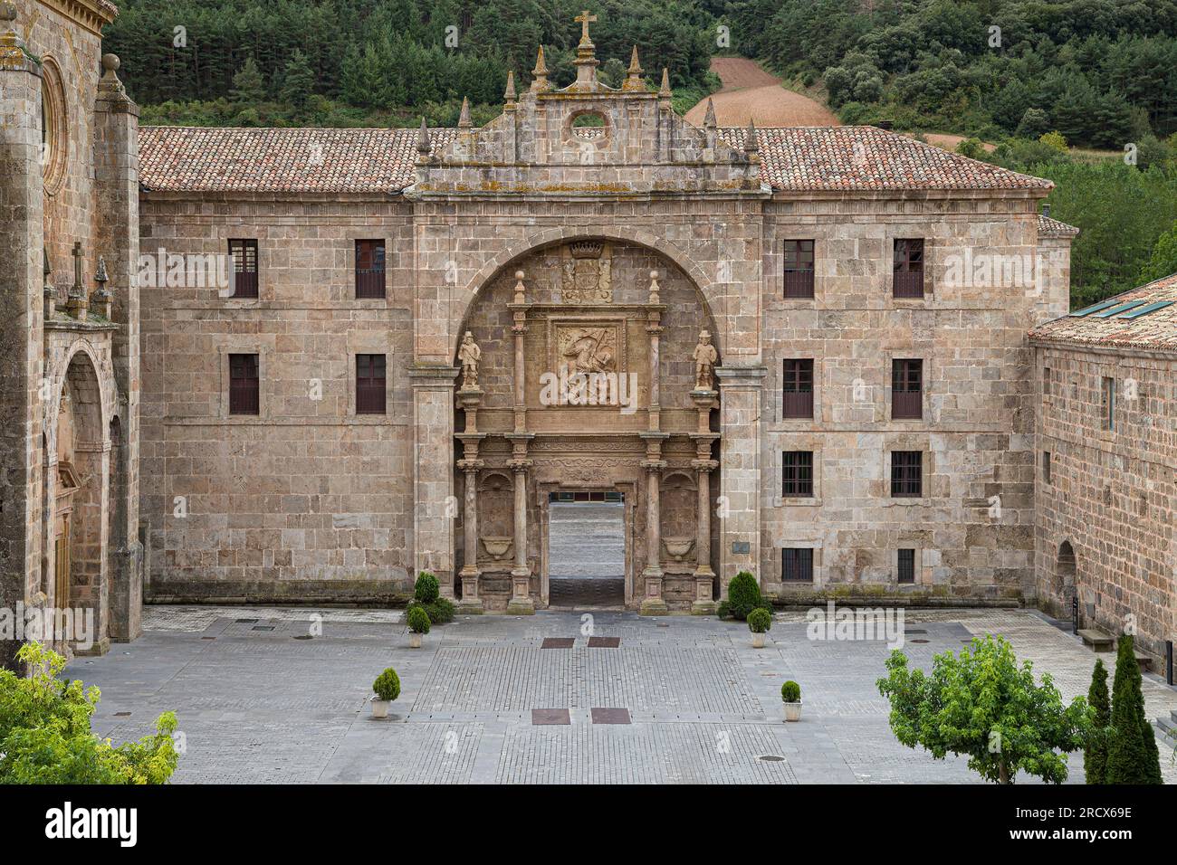 Barockes Portal des Klosters San Millan de Yuso in San Millan de la Cogolla, La Rioja, Spanien. Stockfoto