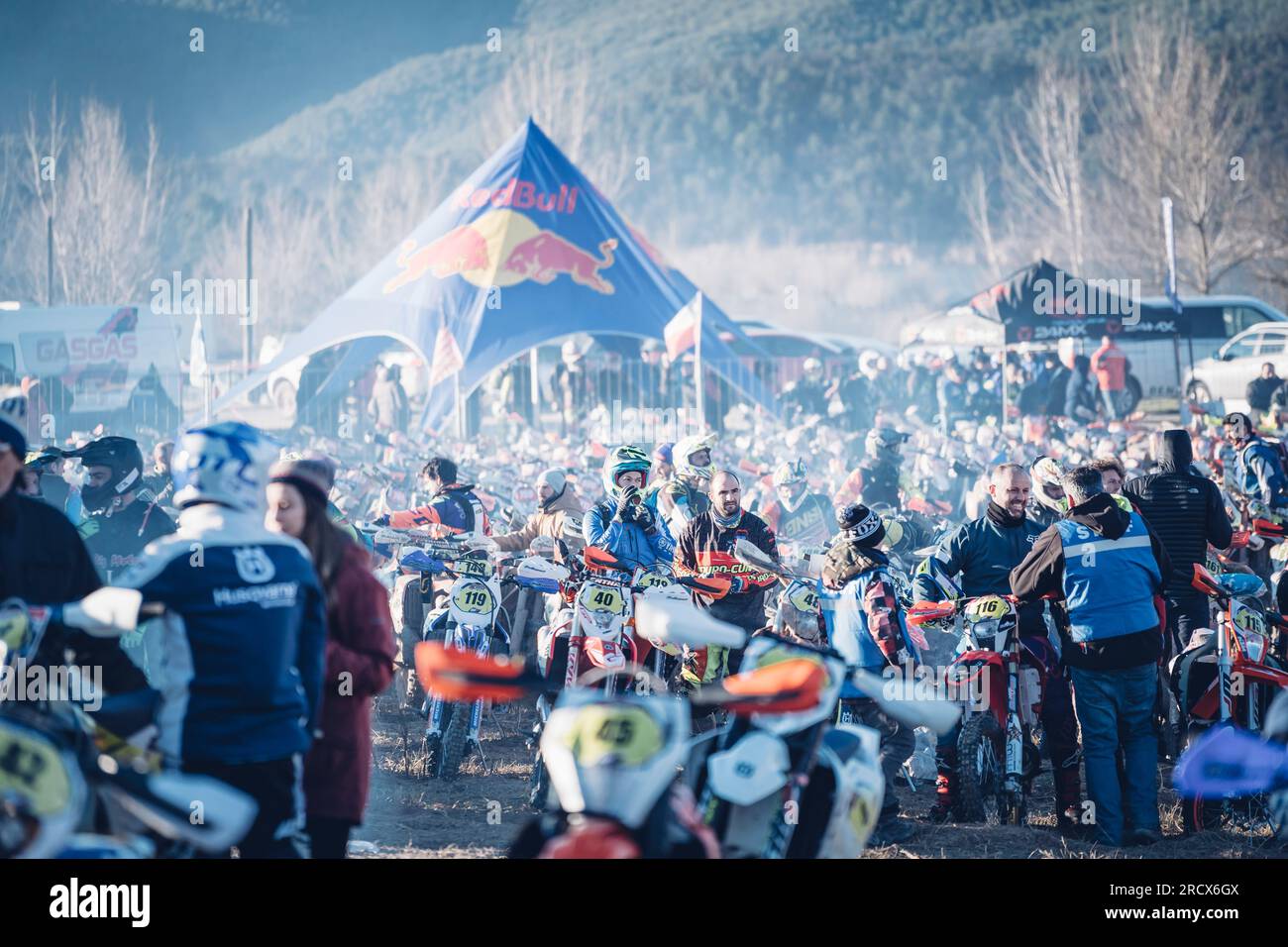 Bild des Ausdauerrennens Motocross Bassella Race. Lleida, Spanien. Stockfoto