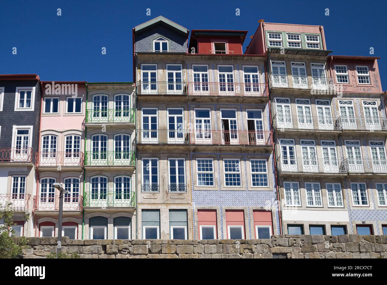 Uferhäuser in Porto, Portugal. Stockfoto