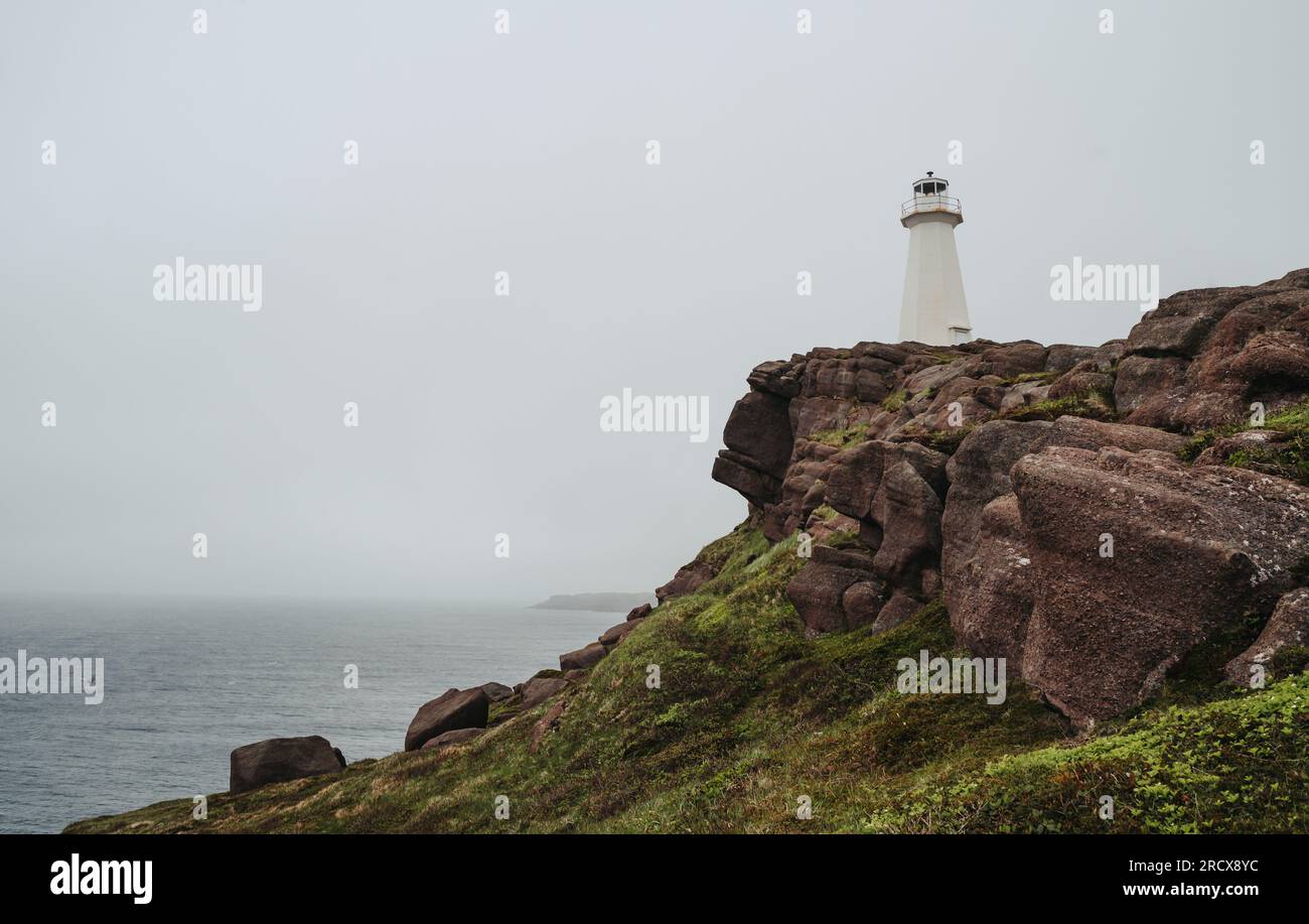 Leuchtturm am Cape Spear, Neufundland, an bewölkten Tagen. Stockfoto