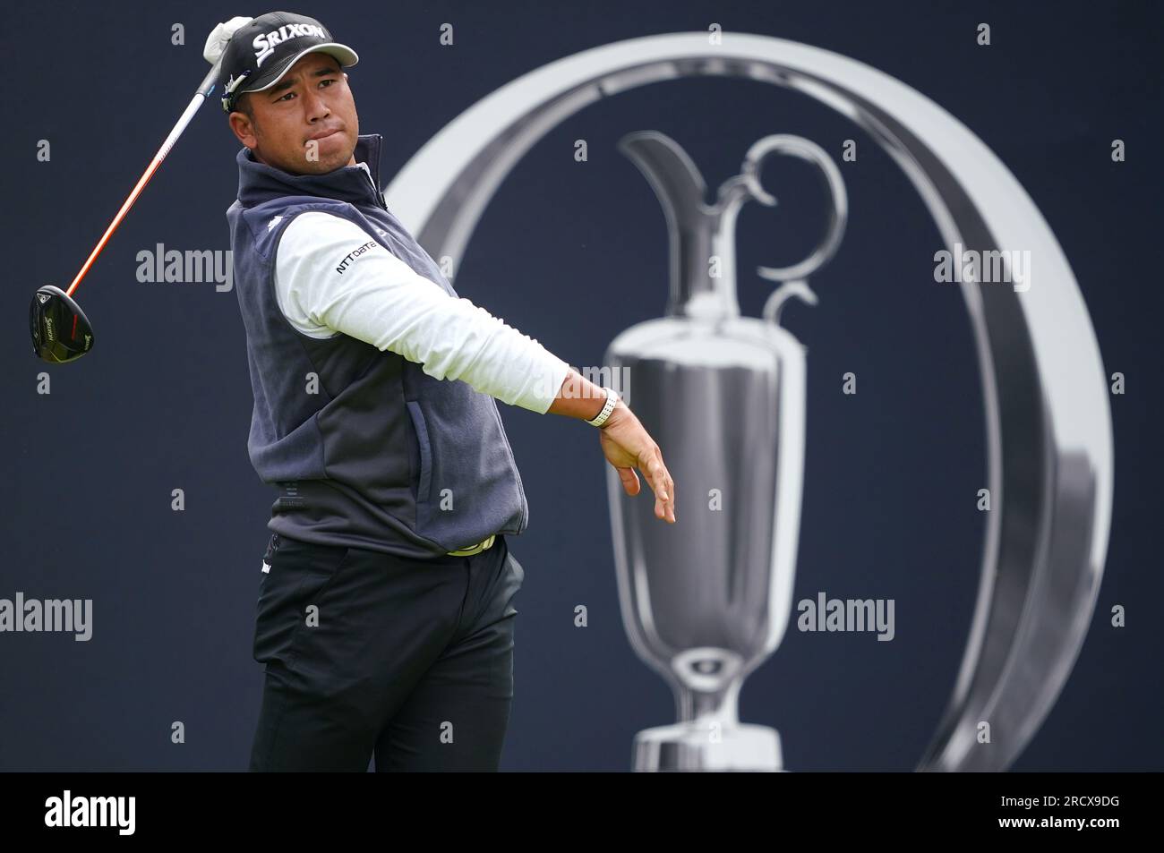 Der japanische Hideki Matsuyama holt sich am zweiten Vorschautag vor den Open im Royal Liverpool, Wirral, einen Abschlag von der 1. Foto: Montag, 17. Juli 2023. Stockfoto