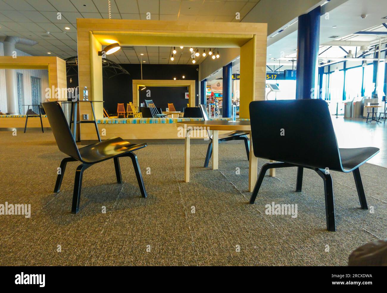 Rastplatz in der Abflughalle am Flughafen Oulu Finnland FI. Juni 2023 Stockfoto