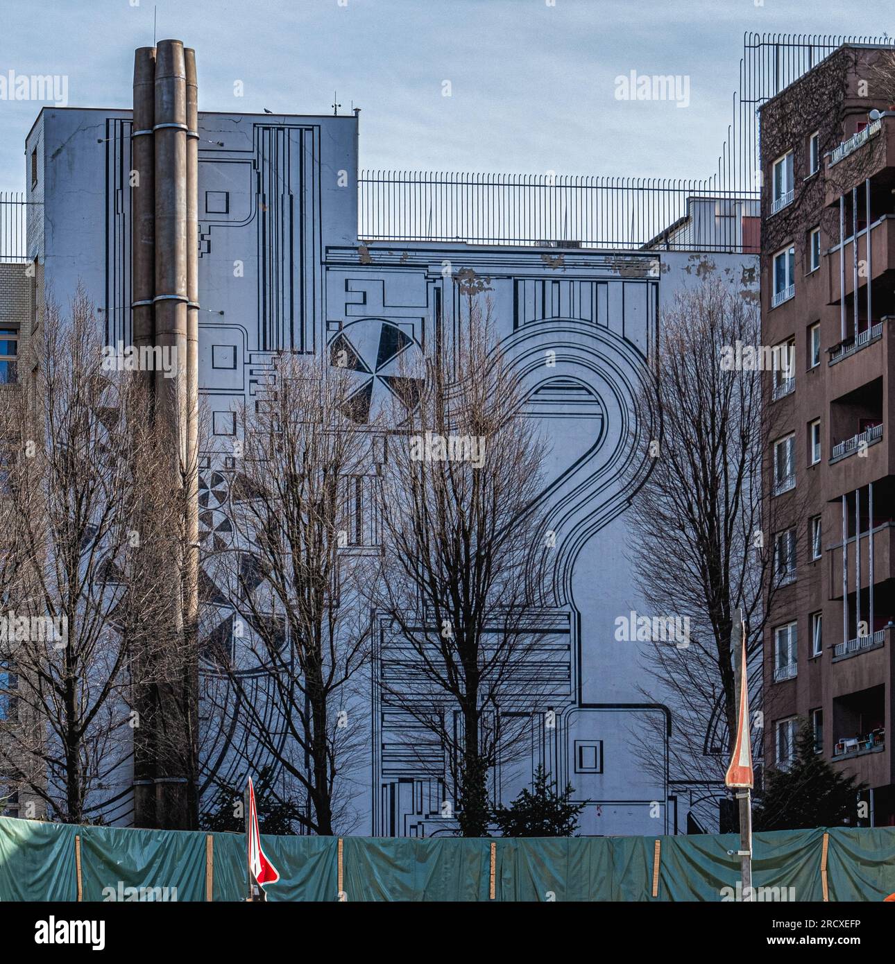 Legendäres futuristisches Wandbild von Eduardo Paolozzi, erschaffen 1976. Und vor kurzem nach dem Abriss des Gebäudes freigelegt wurden. Budapester Straße 35, Mitte, Berlin Stockfoto