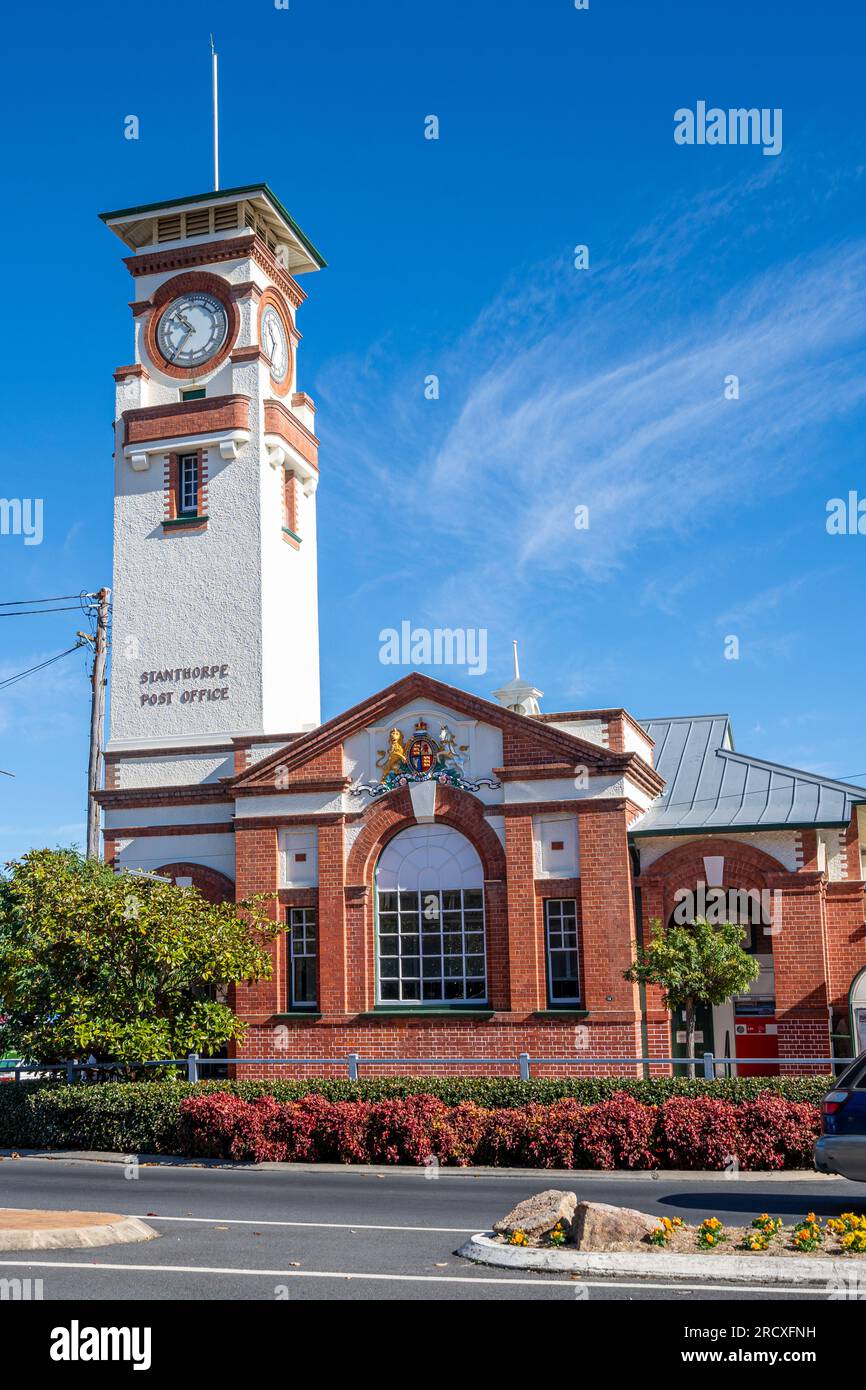 Postamt mit Uhrenturm in der Hauptstraße von Stanthorpe, Queensland, Australien Stockfoto