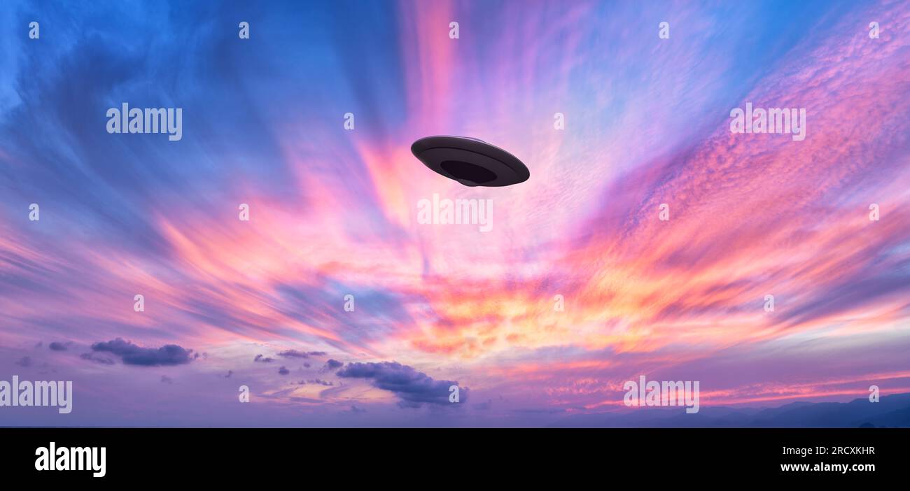 Eine Unidentified Flying Object Untertasse Schwebt Im Bunten Surrealen Himmel Stockfoto