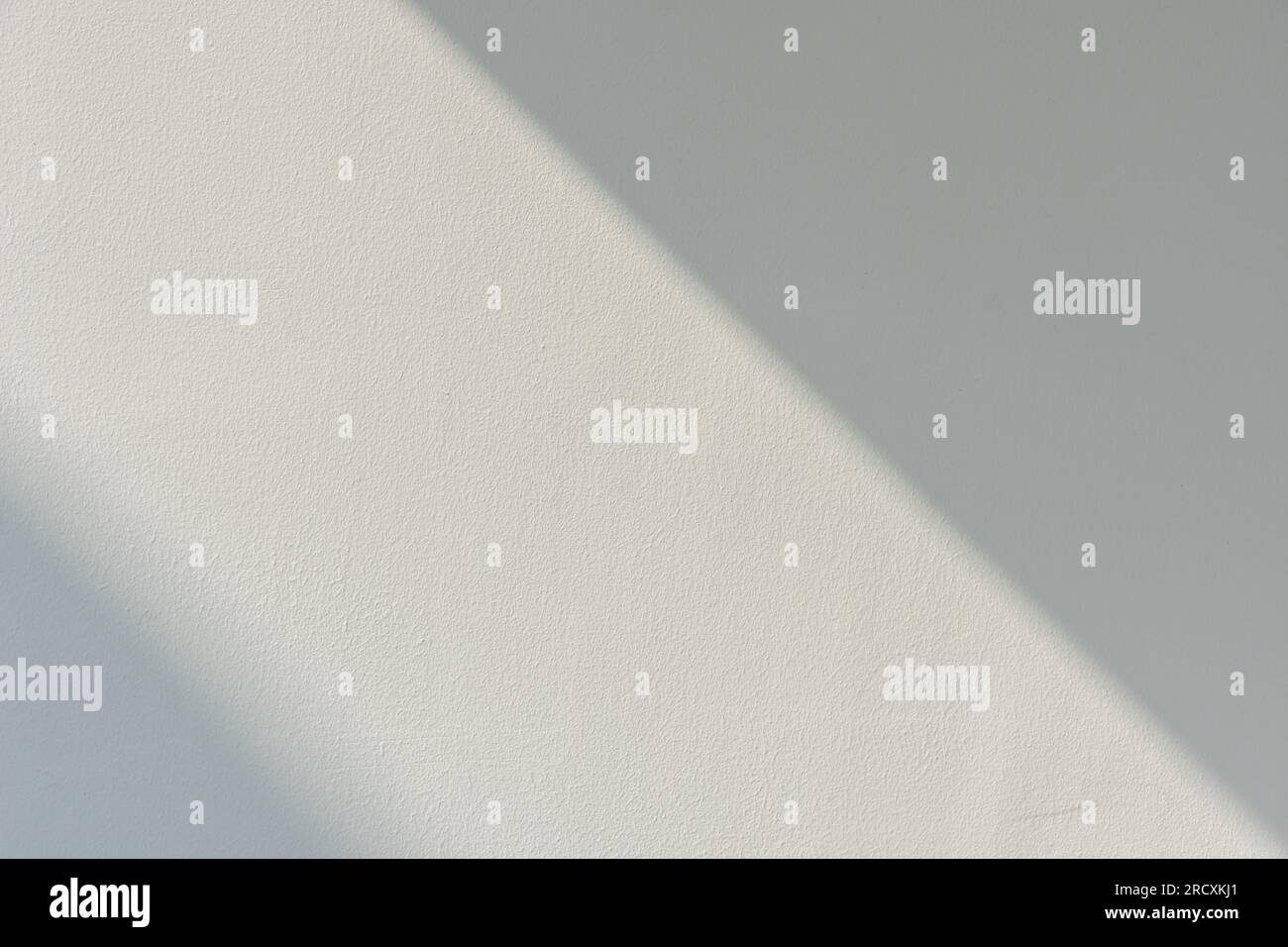 Schattenwurf Kontrastüberlagerung auf grauen Hintergrund oder Hintergrund Stockfoto