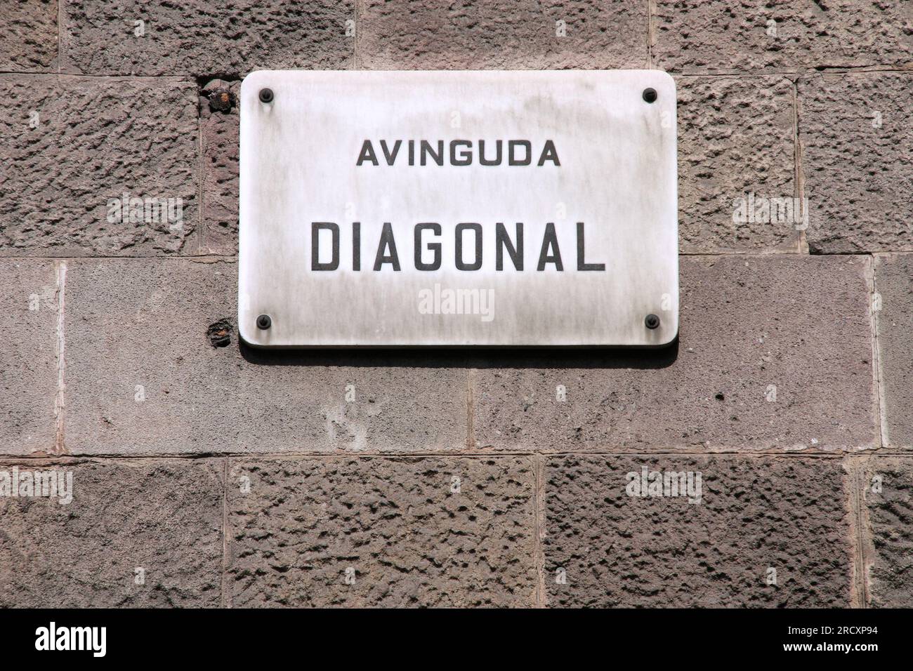 Eine der wichtigsten Straßen in Barcelona - Avinguda Diagonal (Diagonale). Straßenschild. Stockfoto