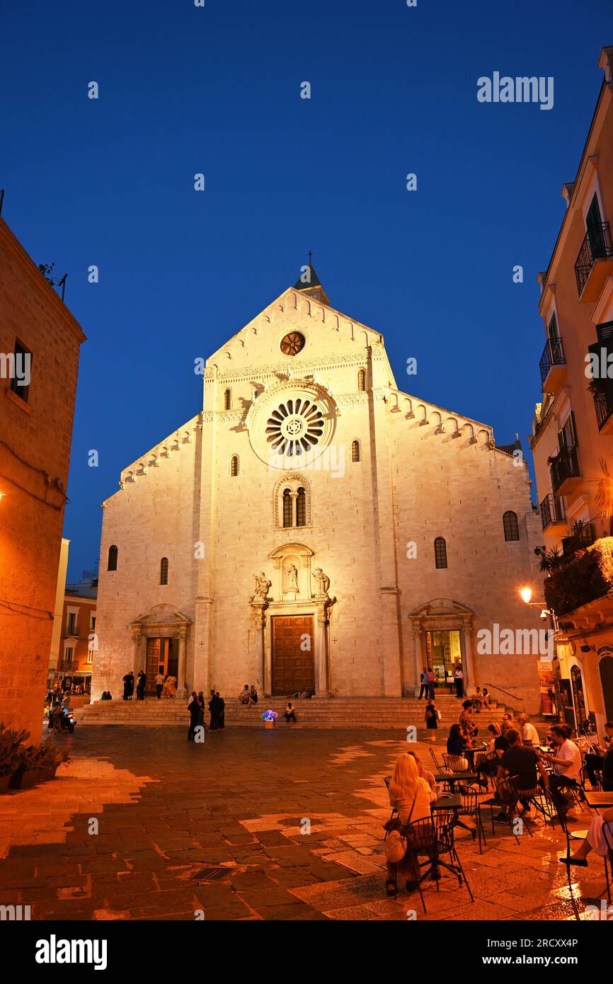 Die Kathedrale von Bari ist beleuchtet Stockfoto