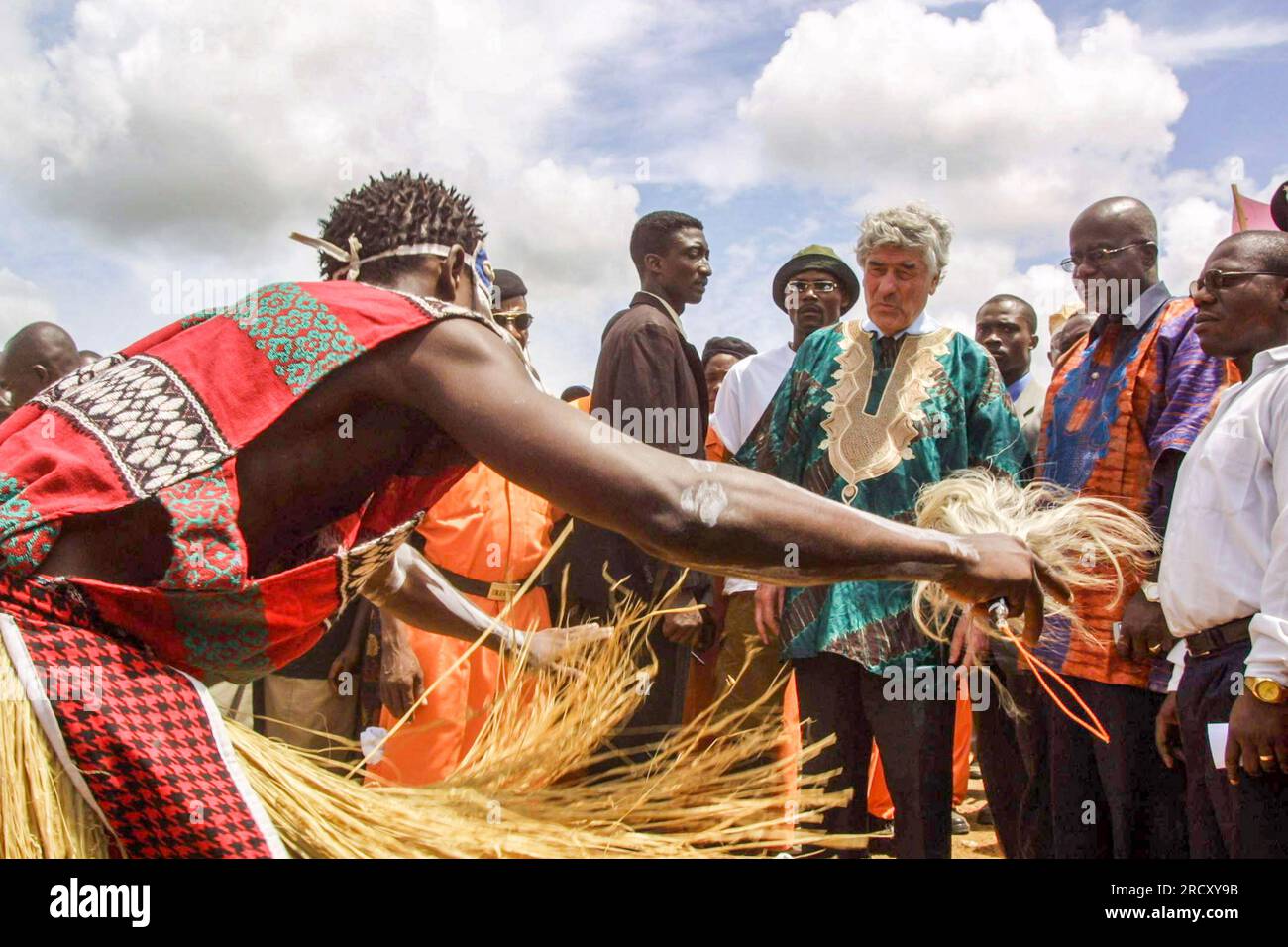 Liberianische Künstler, Flüchtlinge im Lager Buduburam, 35 km von Accra entfernt, am 13. Mai 2003, während des Besuchs von Ruud Lubbers, dem Hohen Flüchtlingskommissar der Vereinten Nationen Stockfoto