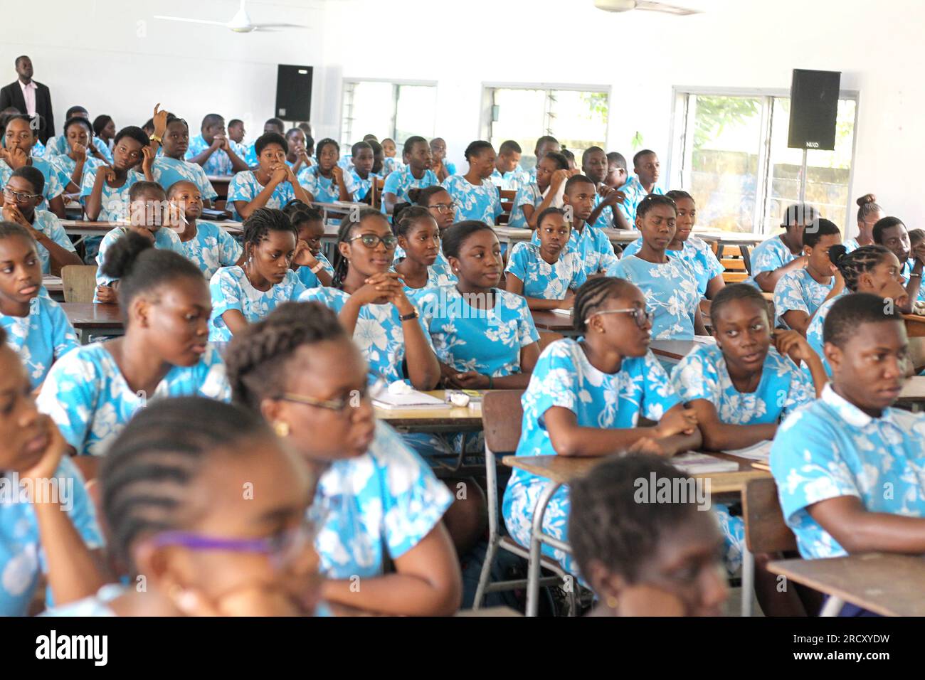 Studenten des Immaculee College Design in einem Klassenzimmer, 15. November 2017 in Libreville Stockfoto
