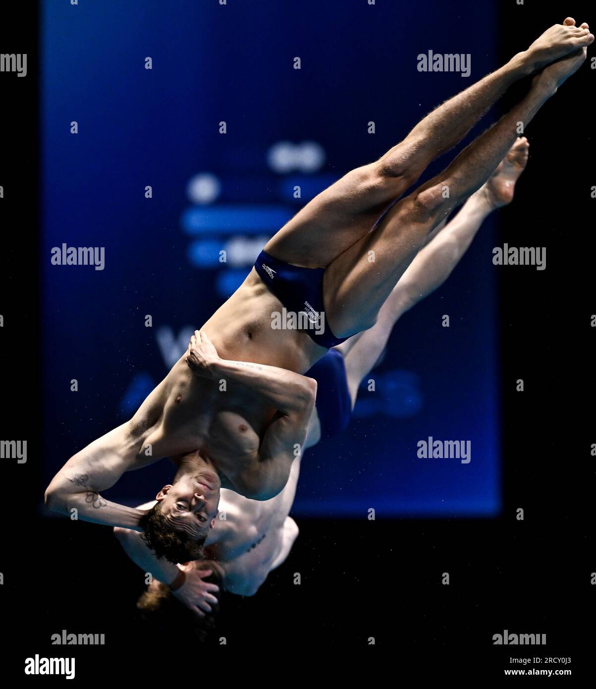 Fukuoka, Japan. 17. Juli 2023. Matthew Lee/Noah Williams aus Großbritannien treten am 17. Juli 10m 2023 in Fukuoka, Japan, während des synchronisierten Finales der Wasserweltmeisterschaft 2023 für Männer an. Kredit: Xu Chang/Xinhua/Alamy Live News Stockfoto