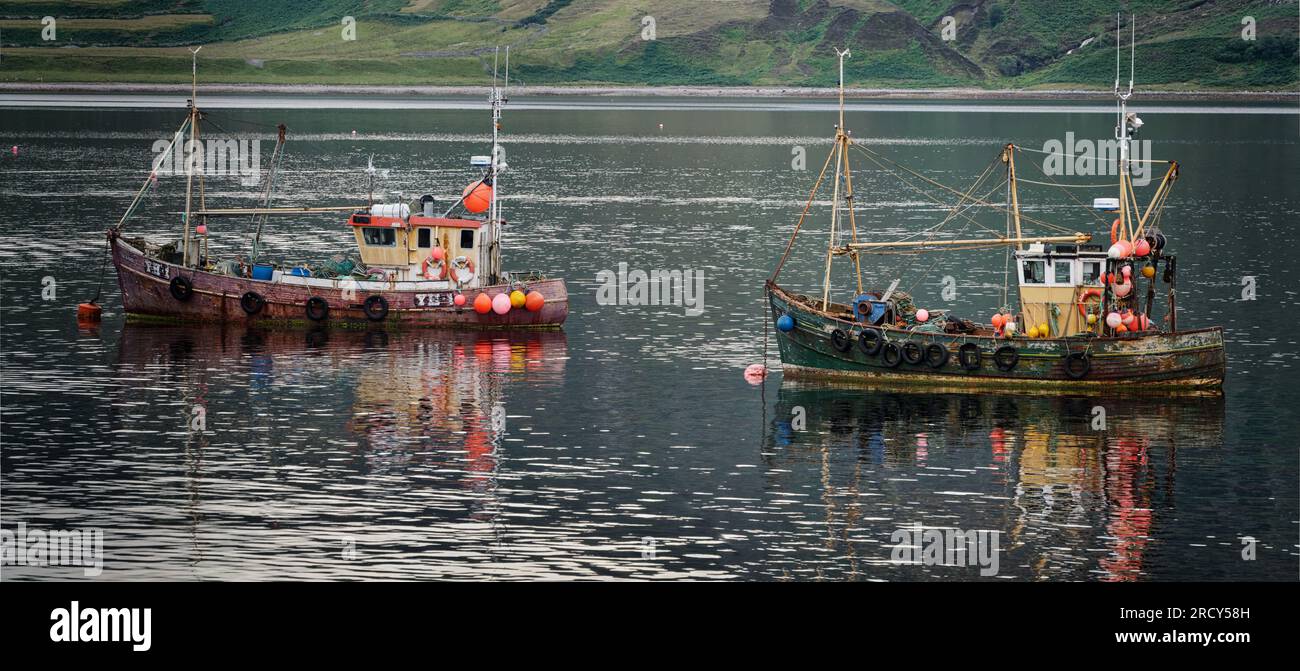 Ullapool in den schottischen Highlands, mit Loch Broom und Suilven Stockfoto