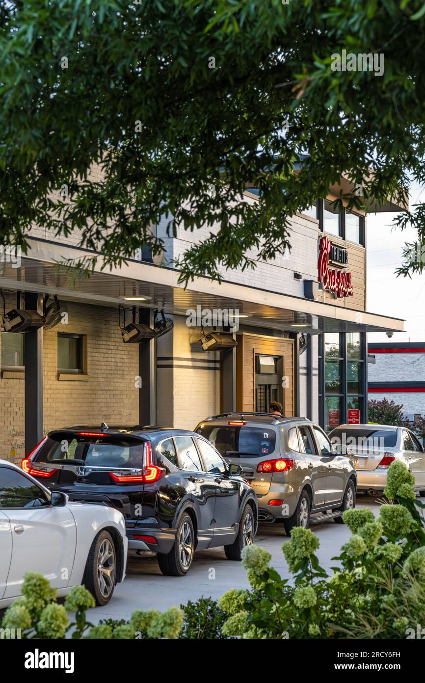 Drive-Thru Line bei Truett's Chick-fil-A in Newnan, Georgia. (USA) Stockfoto