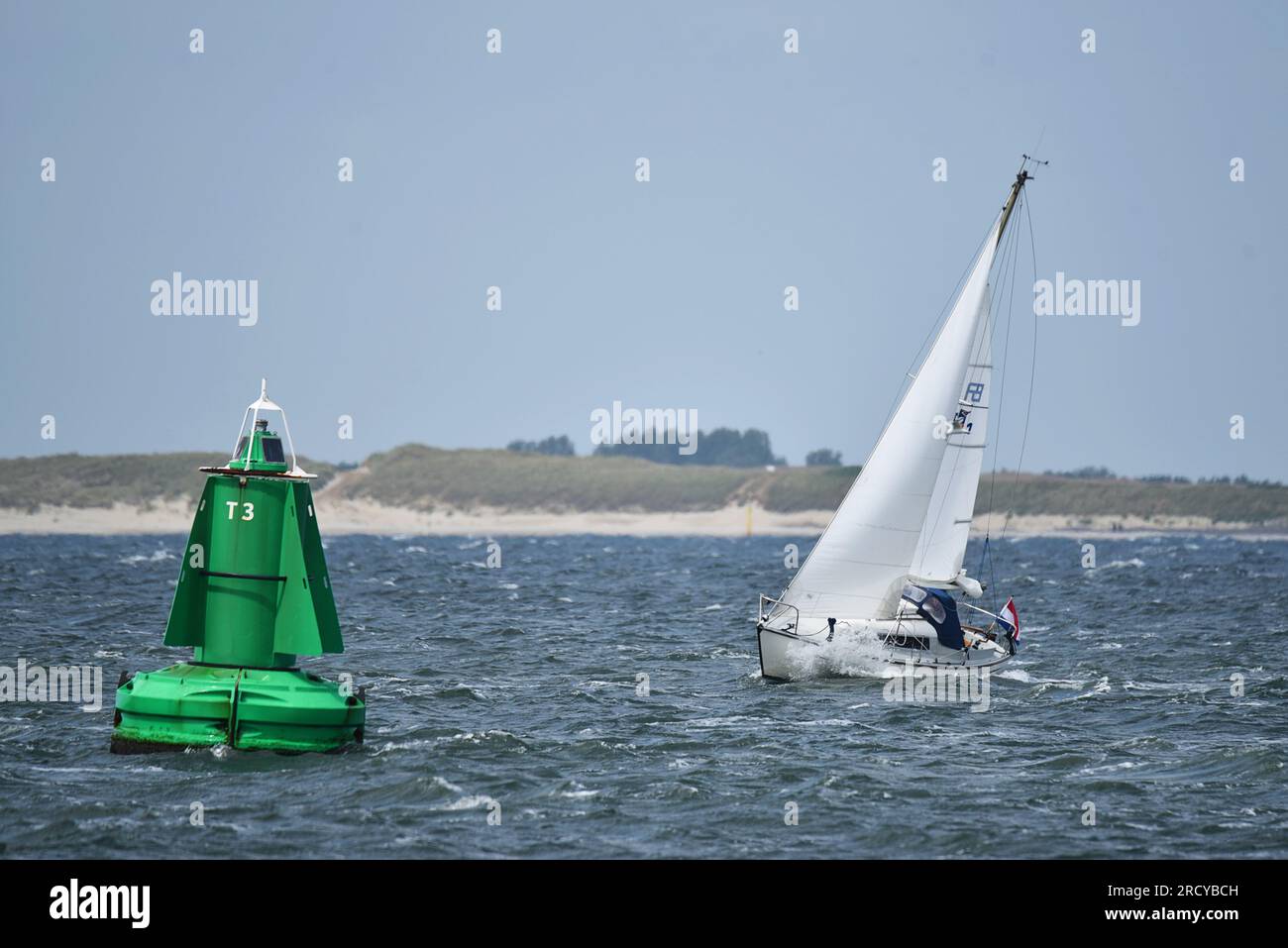 Den Oever, Niederlande. 9. Juli 2023. Segelboote auf dem Wattenmeer. Hochwertiges Foto Stockfoto