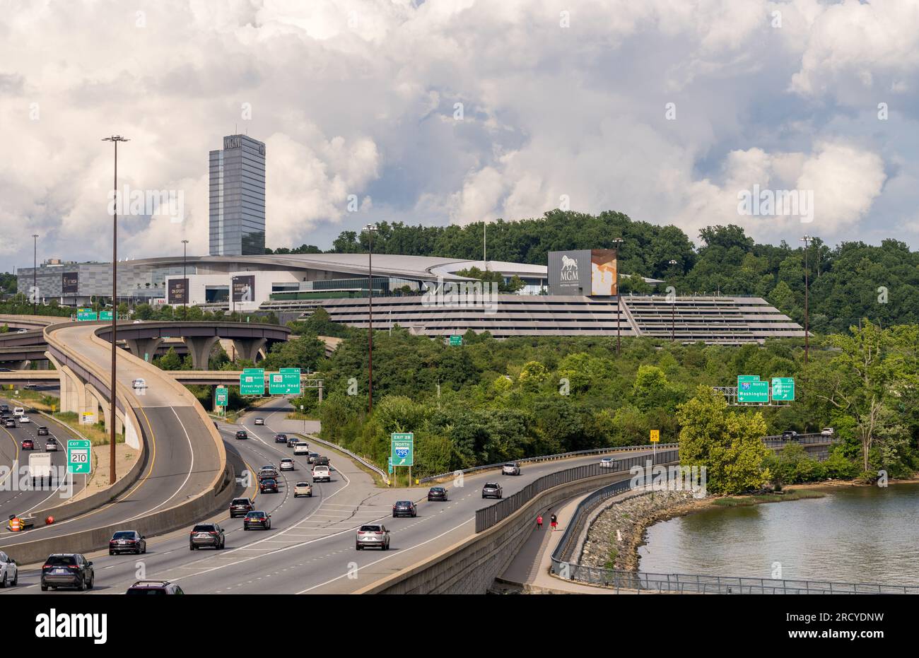 National Harbor, MD - 24. Juni 2023: MGM Hotel und Casino an der Hauptstadtstraße außerhalb von Washington DC Stockfoto