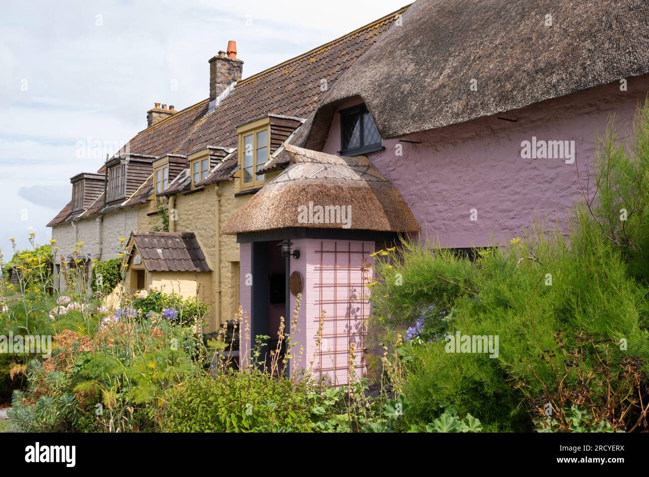 Porlock Weir Somerset, Großbritannien. Farbenfrohe Hütten auf der Türkei-Insel Stockfoto
