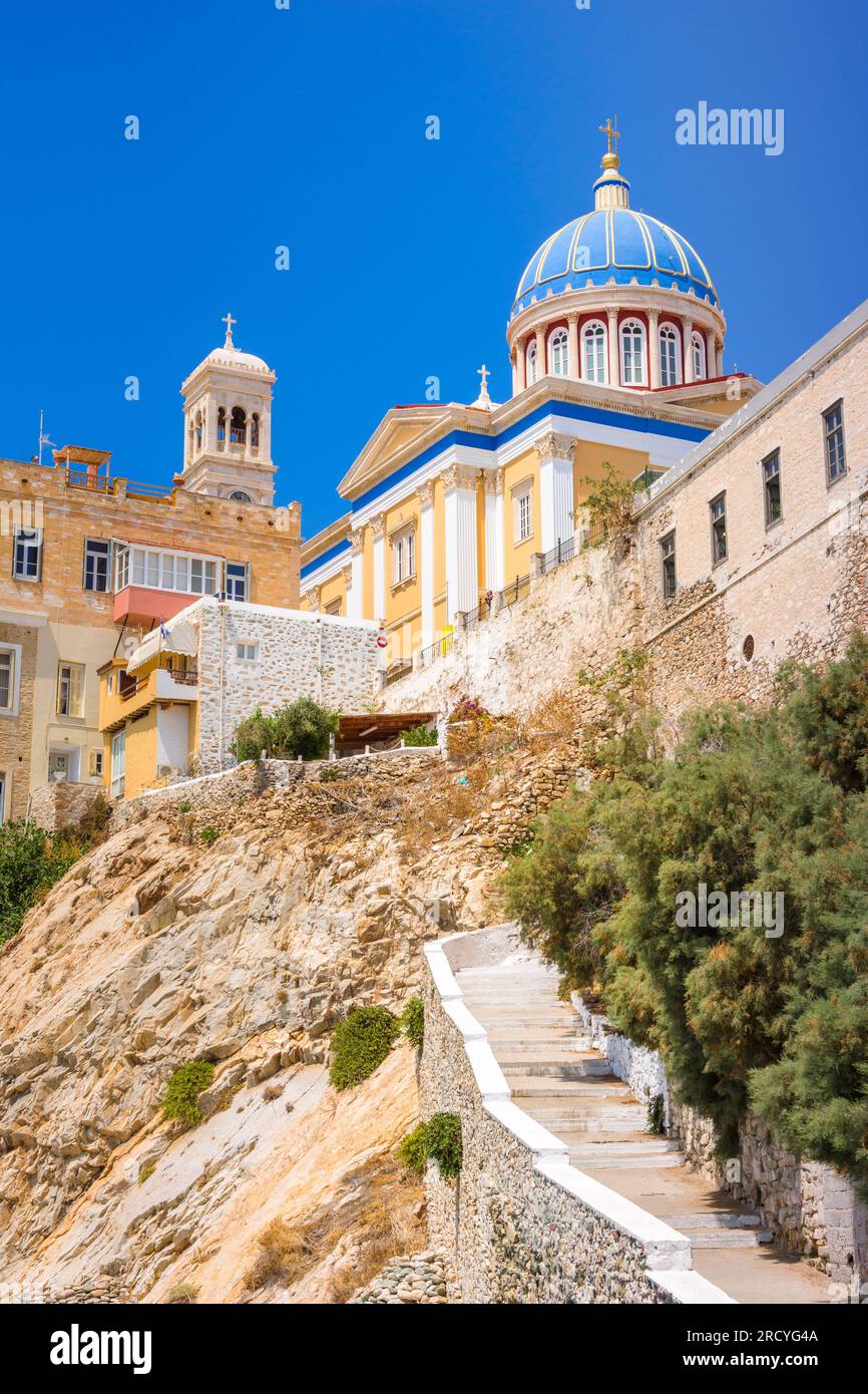 Panoramablick auf Ermoupoli und Ano Syra Städte auf Syros Insel, Kykladen Inseln, Griechenland, Europa. Stockfoto