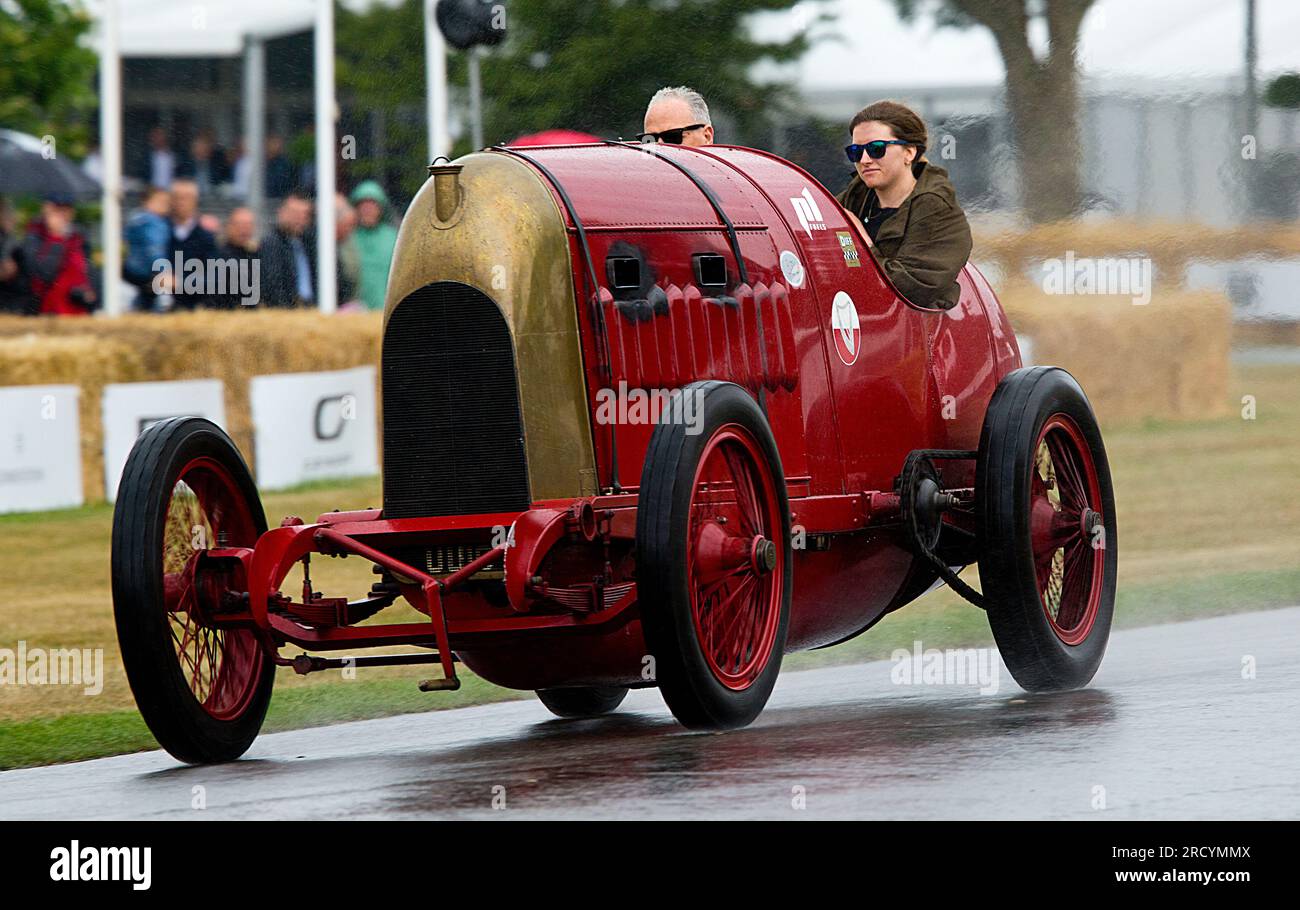 1911 Fiat S76, „The Beast of Turin“, gefahren vom Besitzer Duncan Pittaway beim Festival of Speed, Goodwood, 14. Juli 2023, (Foto: Michael Cole) Stockfoto