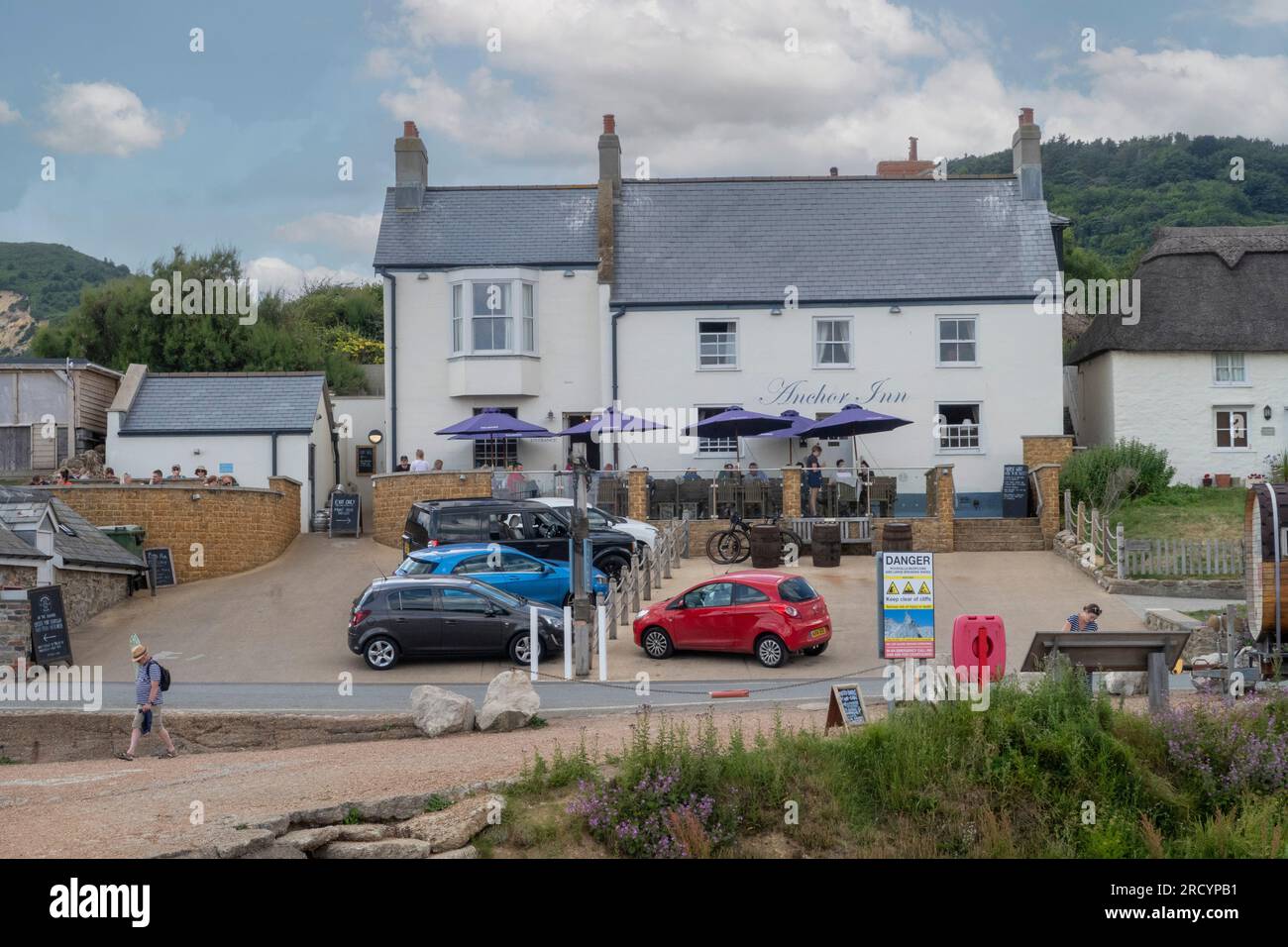 The Anchor Inn, ein gastronomisches Pub-Restaurant im malerischen Dorf Seatown, Chideock, in der Nähe von Bridport, Dorset. Stockfoto