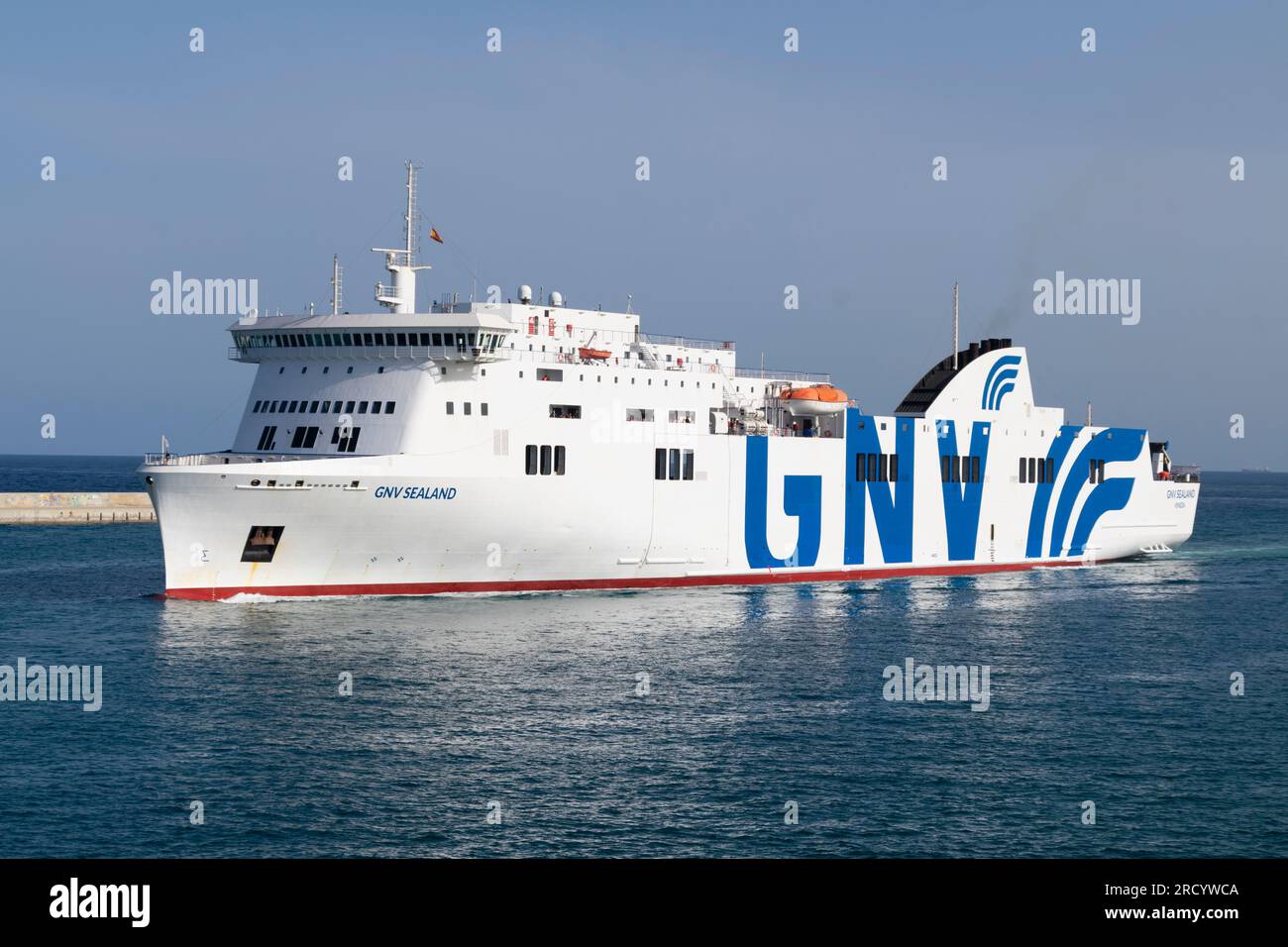 Ankunft der GNV Sealand-Fähre im Hafen von Barcelona. 16. Juli 2023. Stockfoto