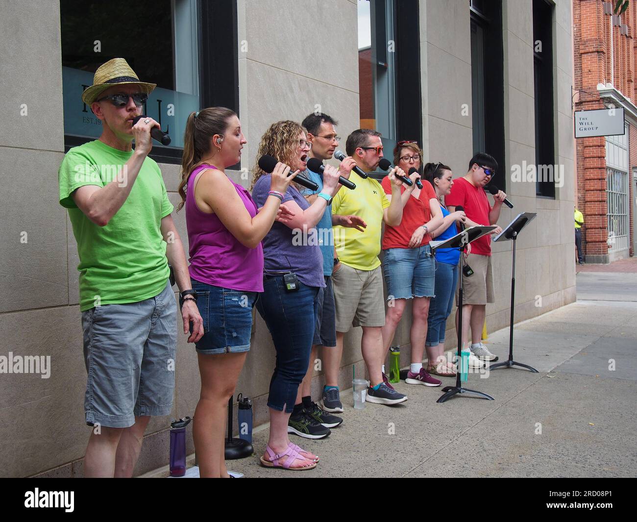 Drop the Mic A Capella Street Performers in Frederick, Maryland, 3. Juni 2023, © Katharine Andriotis Stockfoto