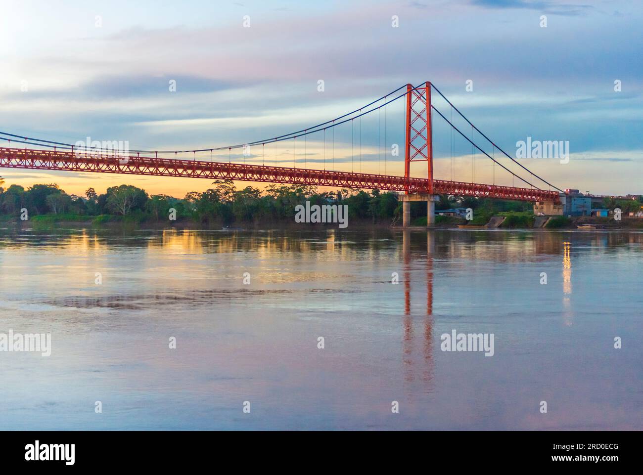 Die Kontinentalbrücke in Peru über den Fluss Madre de Dios. Stockfoto