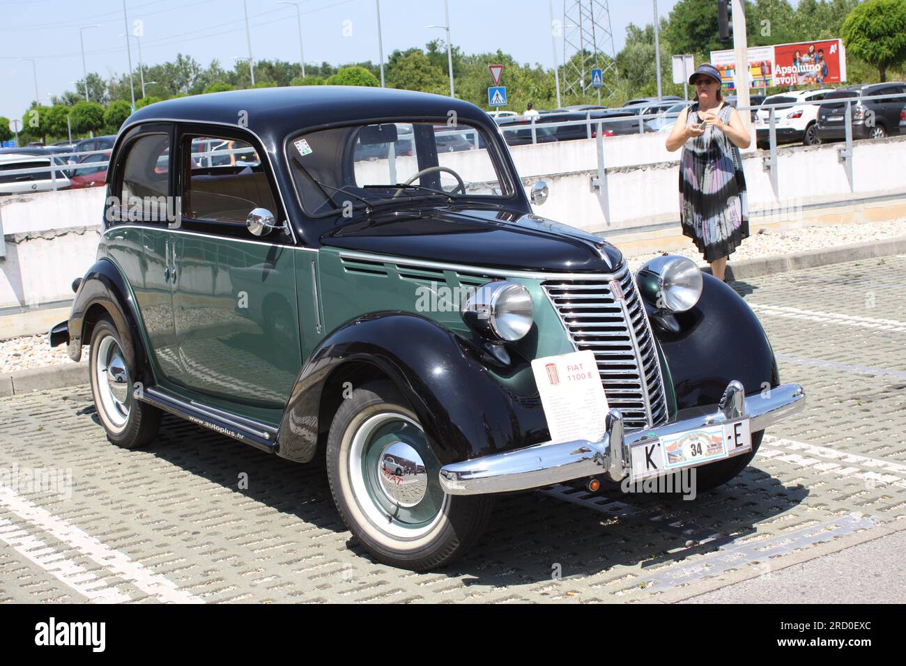 Der Fiat 1100 ist ein kleiner Familienwagen, der von 1937 bis 1953 vom italienischen Automobilhersteller Fiat hergestellt wurde. Oldtimer-Ausstellung, Osijek, 2023 Stockfoto
