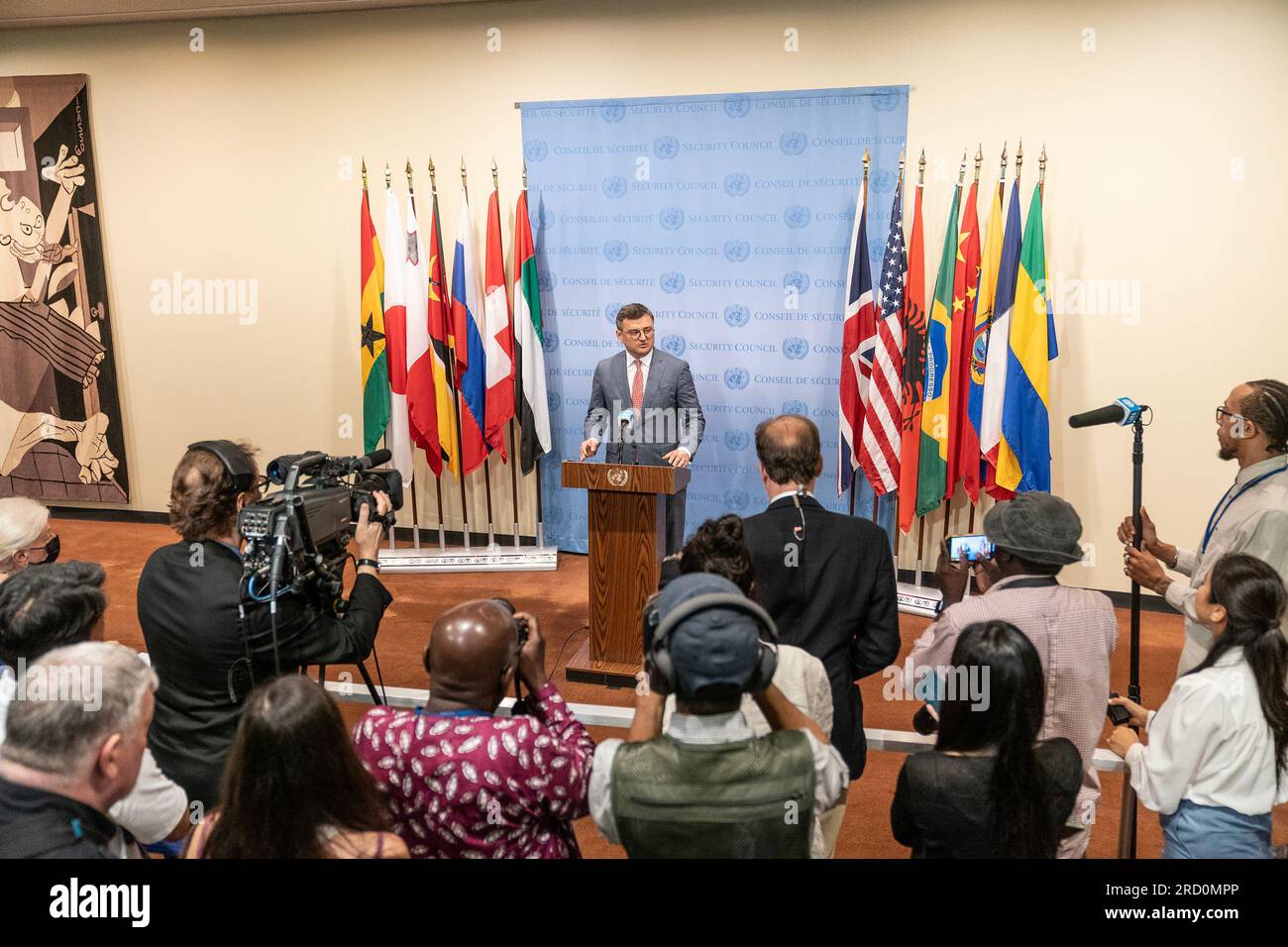 New York, Usa. 17. Juli 2023. Der ukrainische Außenminister Dmytro Kuleba spricht bei der Überwachung im UN-Hauptquartier durch den Sicherheitsrat. (Foto: Lev Radin/Pacific Press) Kredit: Pacific Press Media Production Corp./Alamy Live News Stockfoto